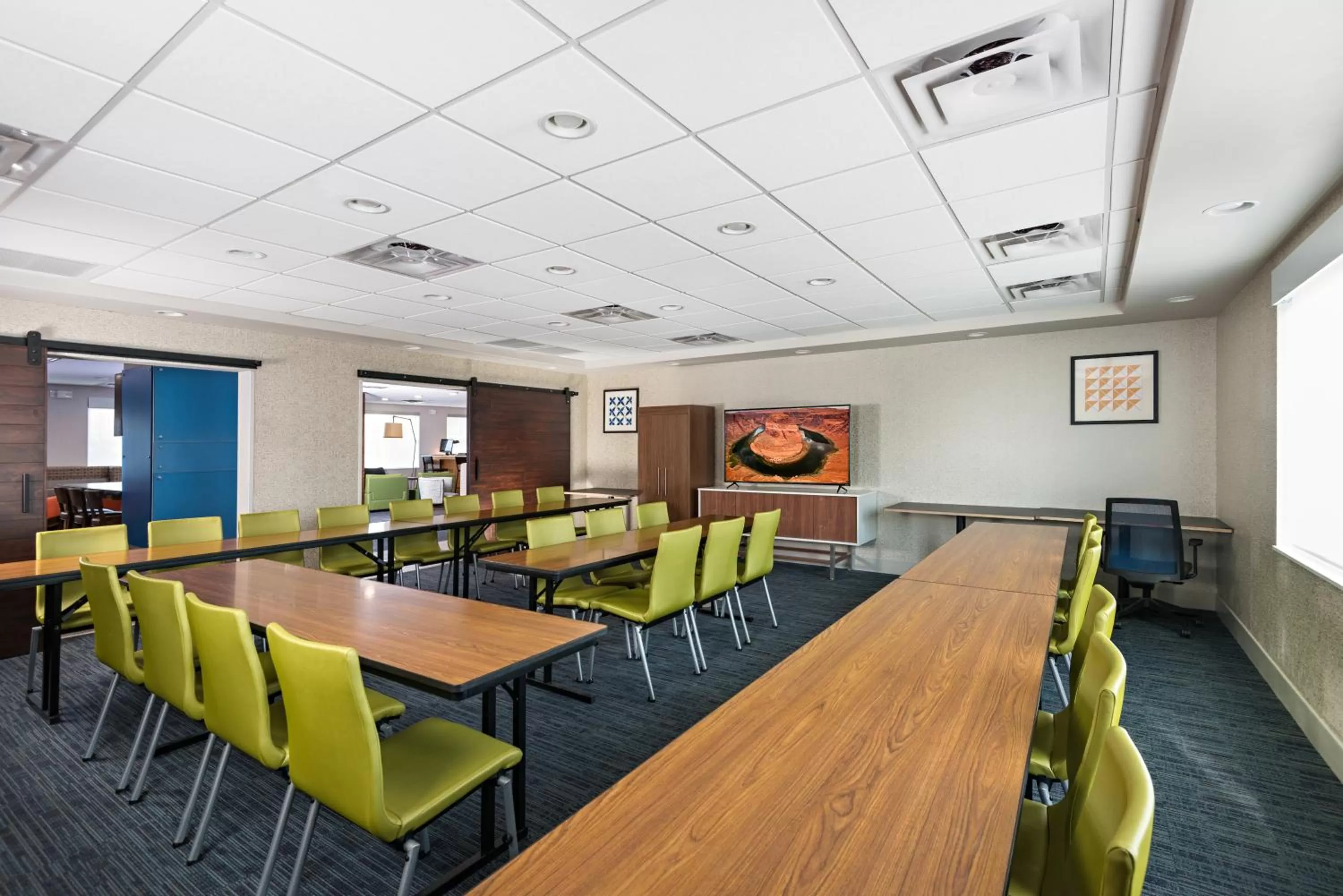 Meeting/conference room in Holiday Inn Express Peoria North - Glendale by IHG
