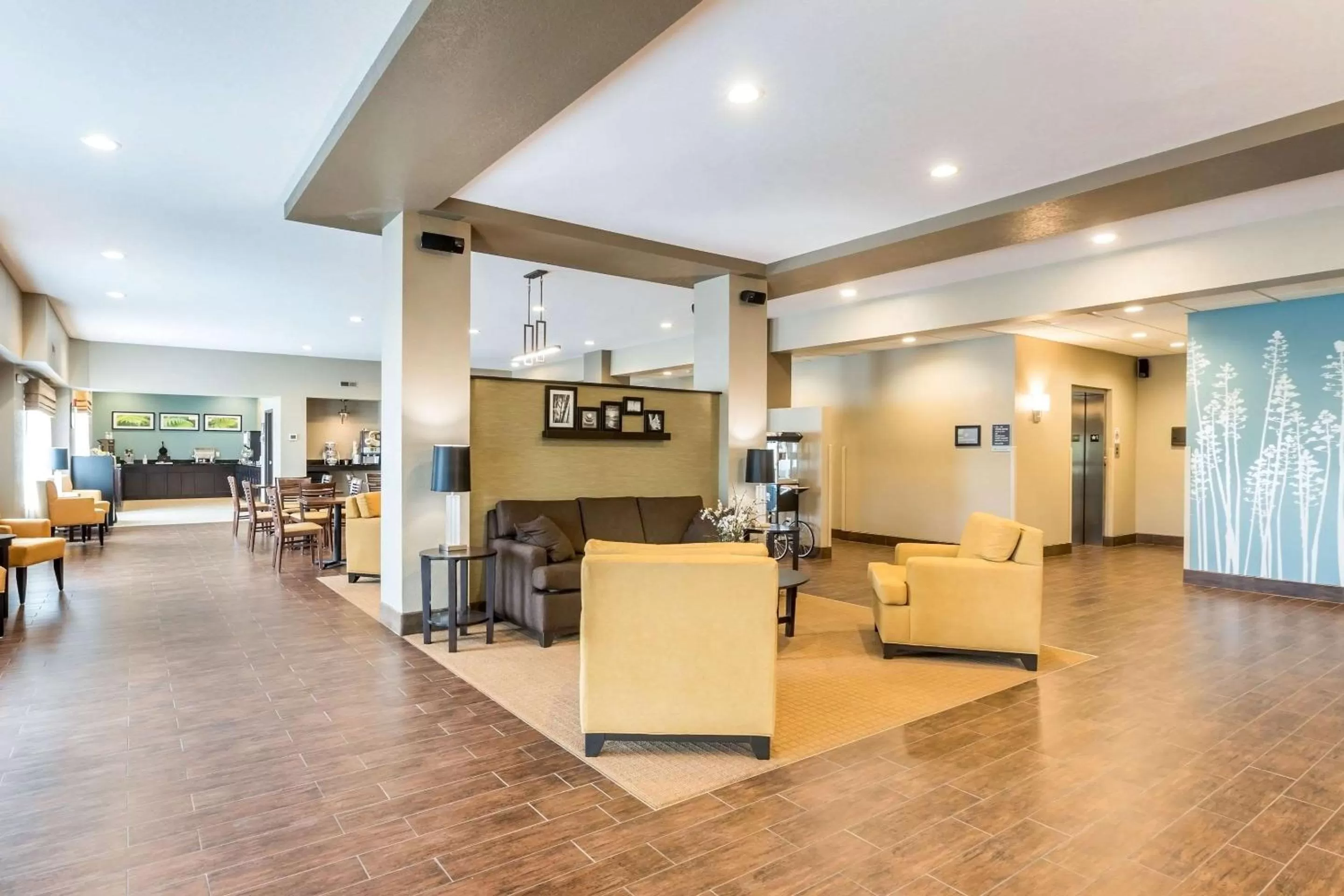 Lobby or reception in Sleep Inn & Suites West Des Moines near Jordan Creek