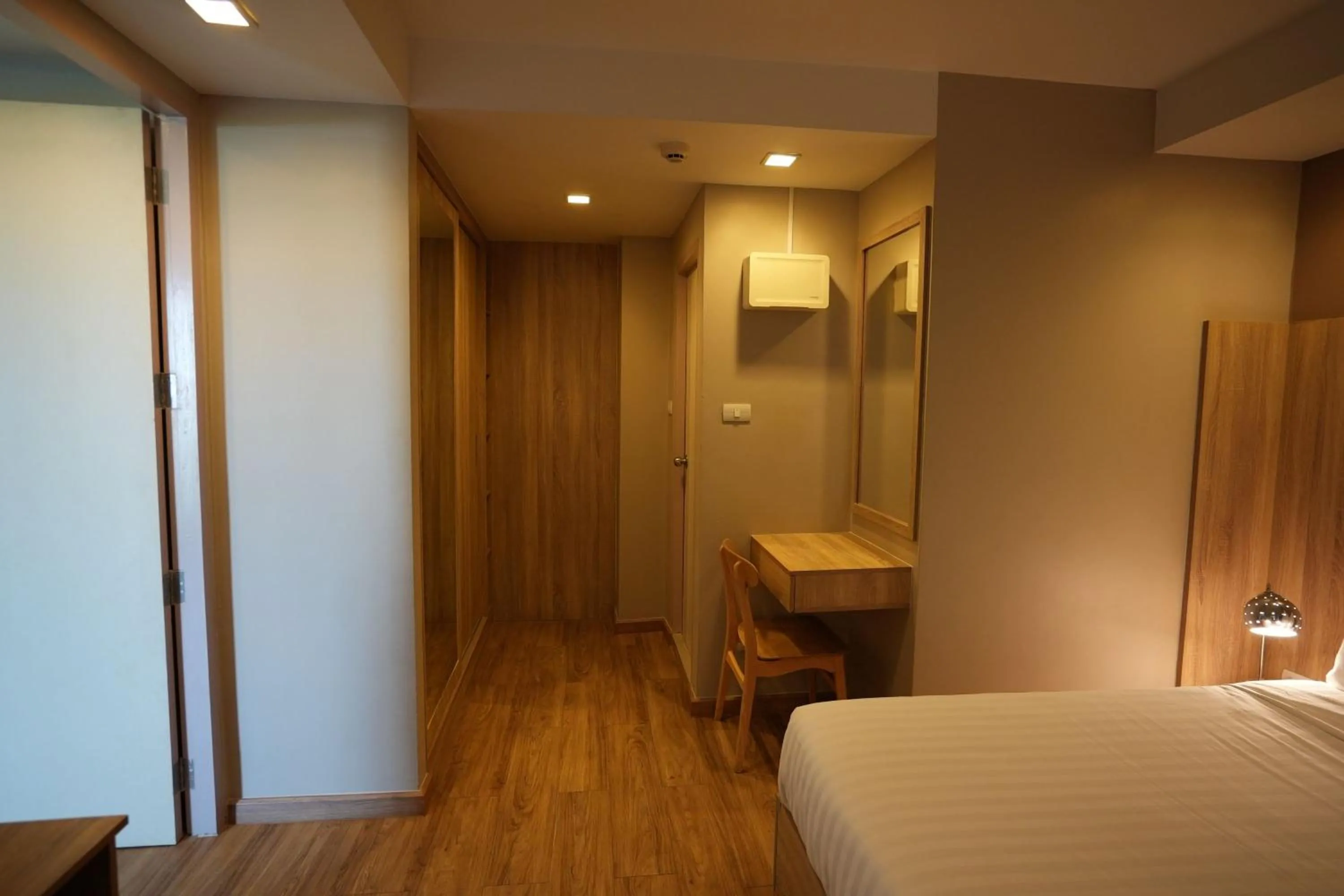 Photo of the whole room, Bed in Baan Tanwa - MRT Ratchadapisek Exit 1 or 2