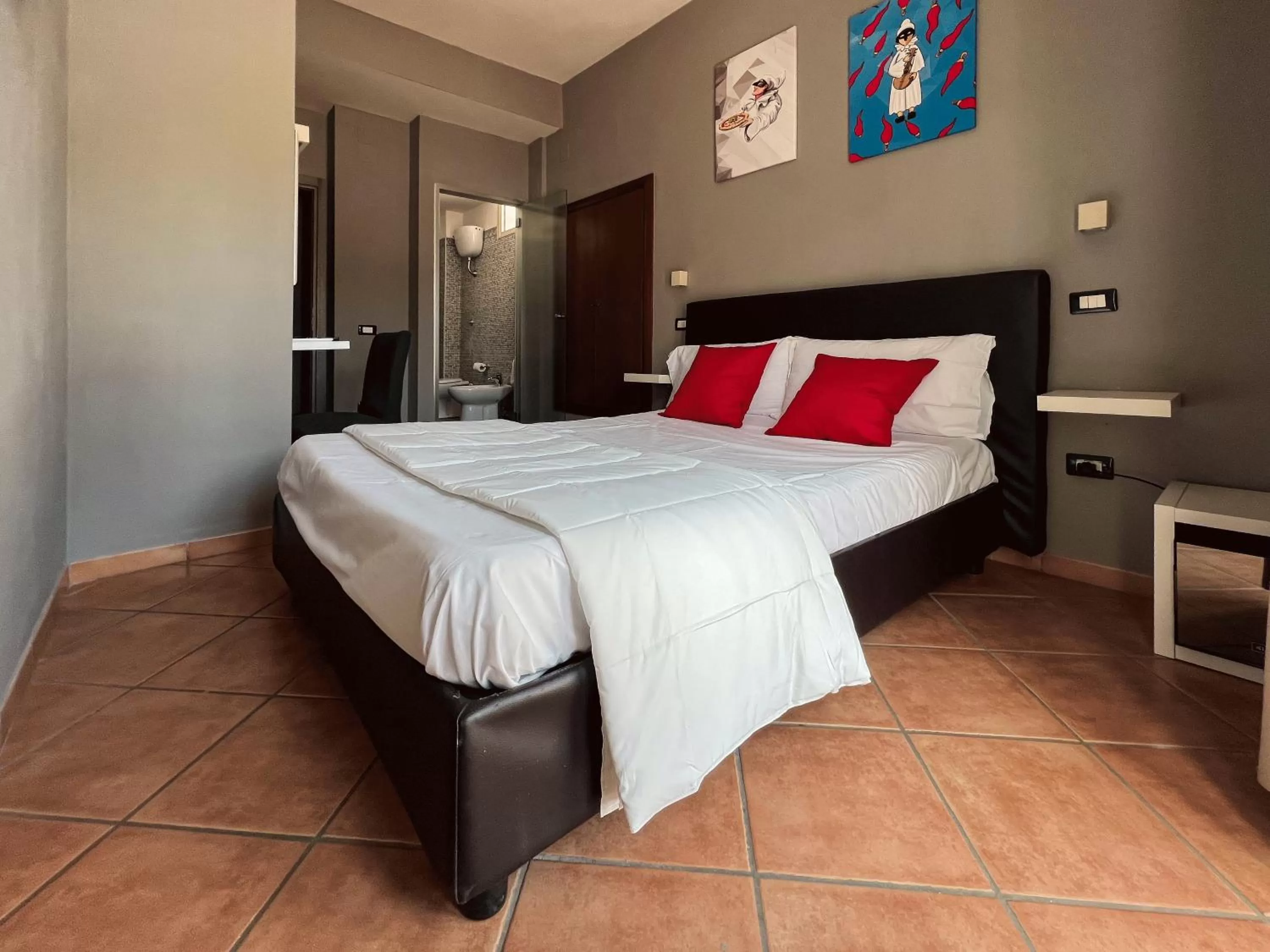 Bedroom, Bed in Tiè tiè