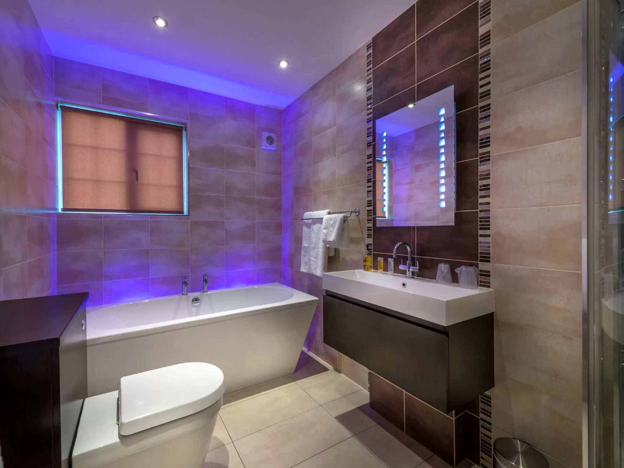 Bathroom in The White Hart Hotel, Boston, Lincolnshire - The Coaching Inn Group
