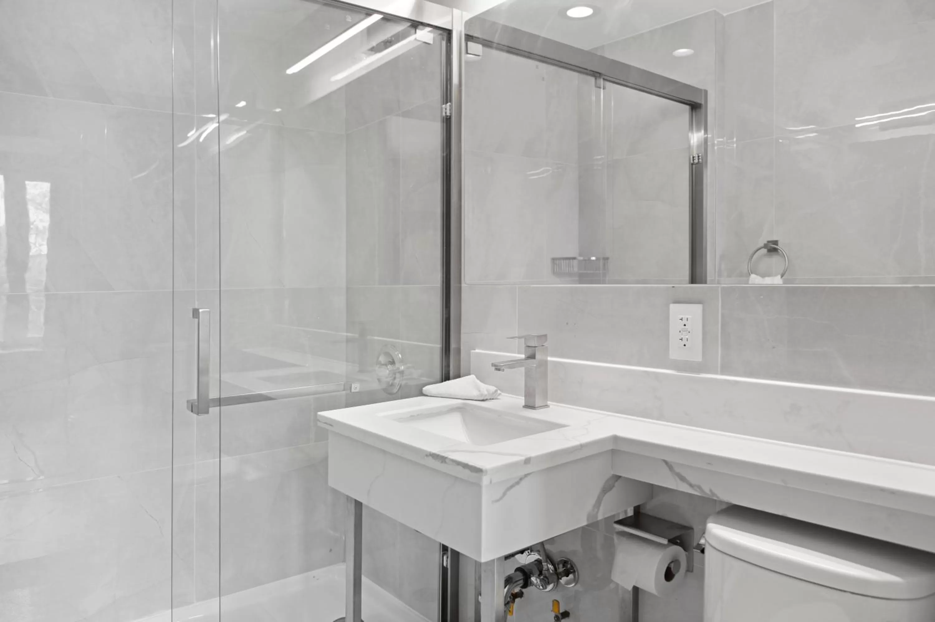 Shower in Hotel 365 Bronx - Yankee Stadium