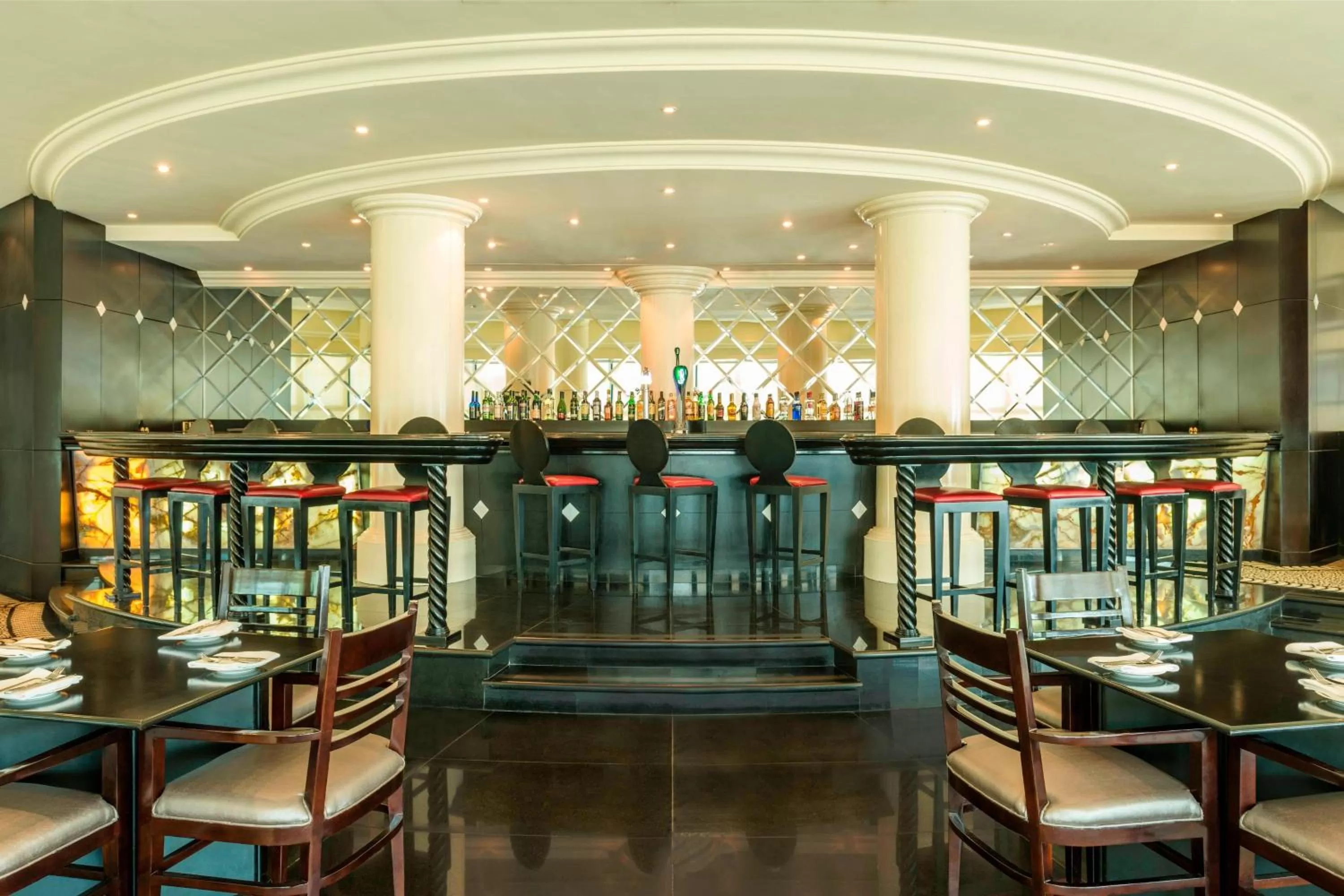 Restaurant/places to eat in Le Meridien Fairway
