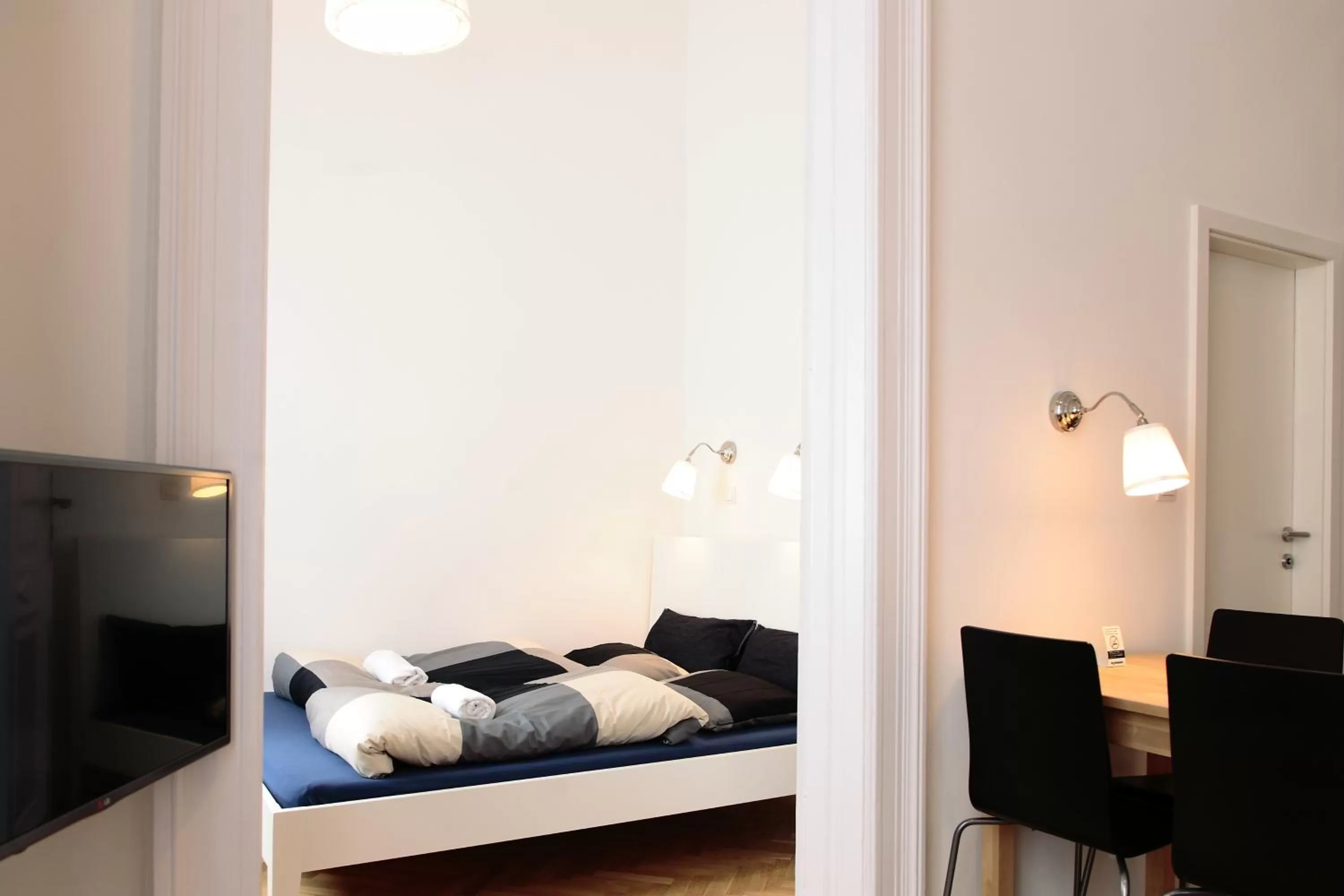 Bedroom, Bed in Maverick Apartments