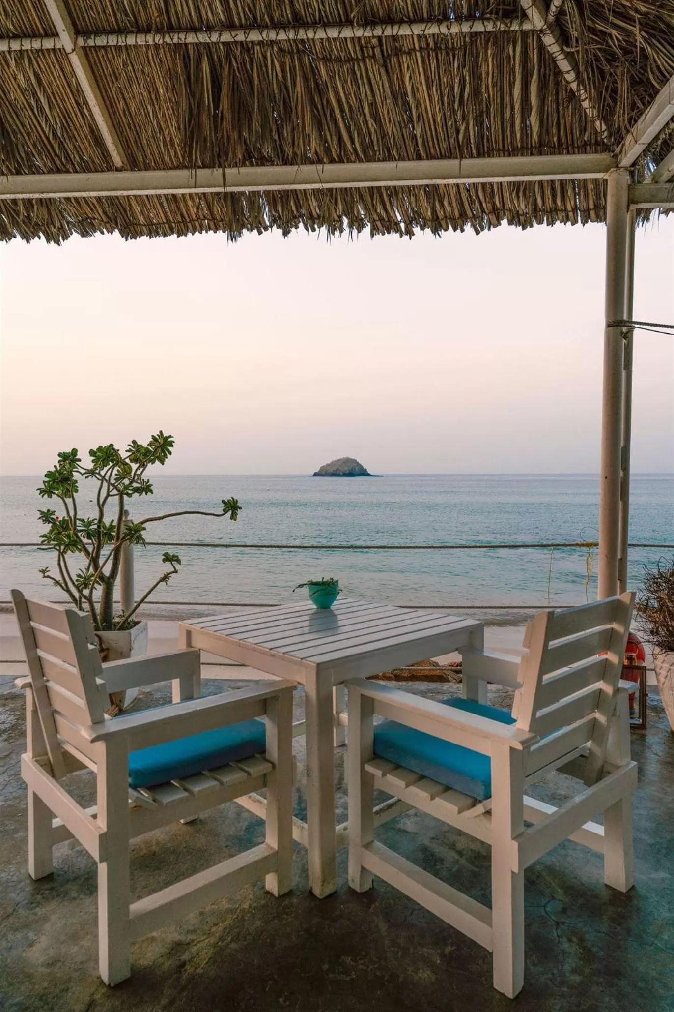 Restaurant/places to eat in Royal Beach Hotel & Resort