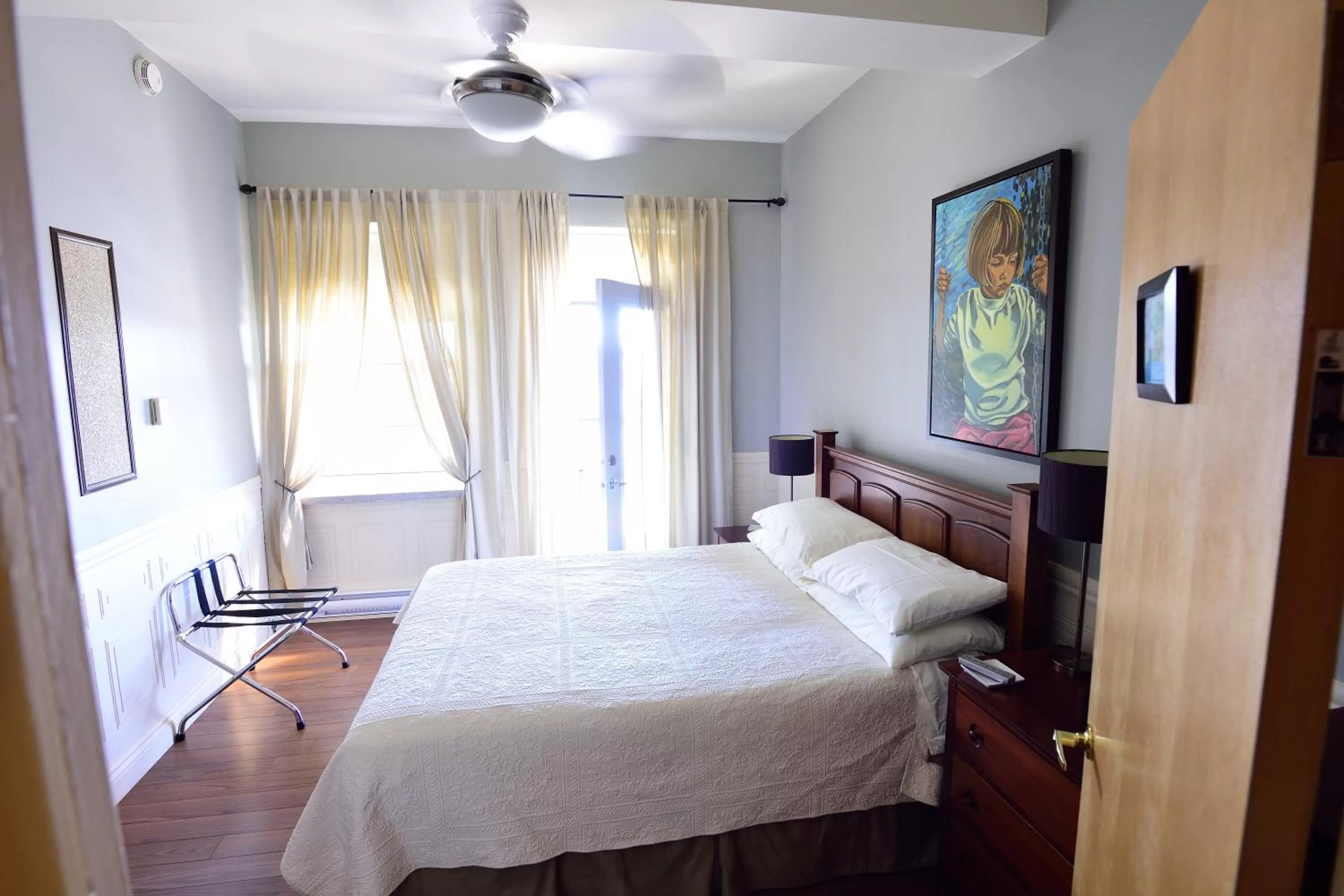 Photo of the whole room, Bed in Auberge le St-Georges