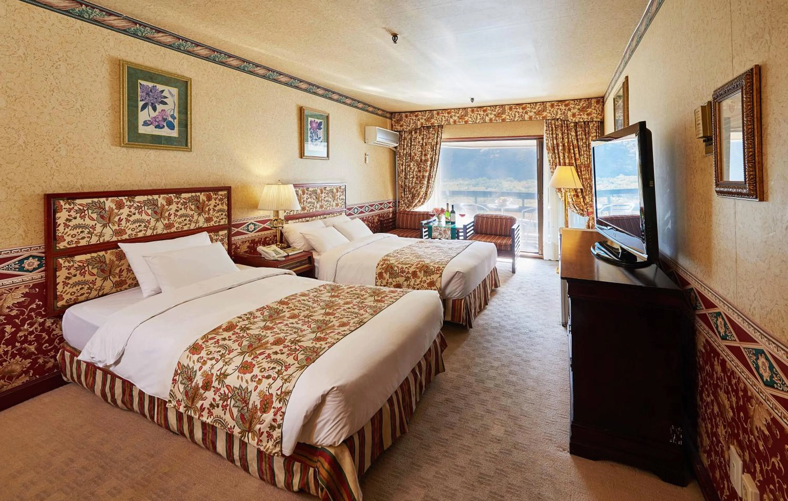 [Breakfast for 2] Deluxe Family Twin Room with Mountain View in KensingtonHotel Seorak