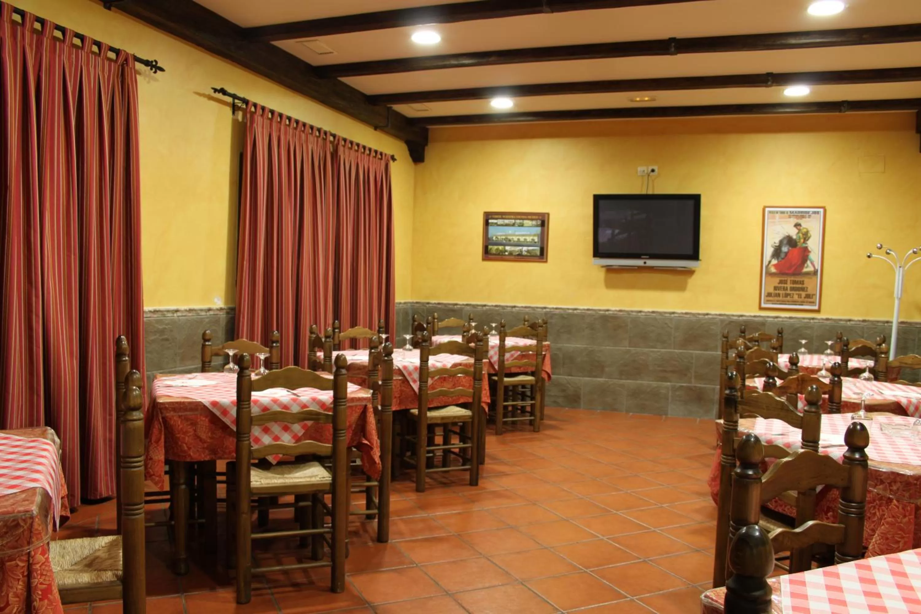 Restaurant/places to eat in Hostal Santa Ana