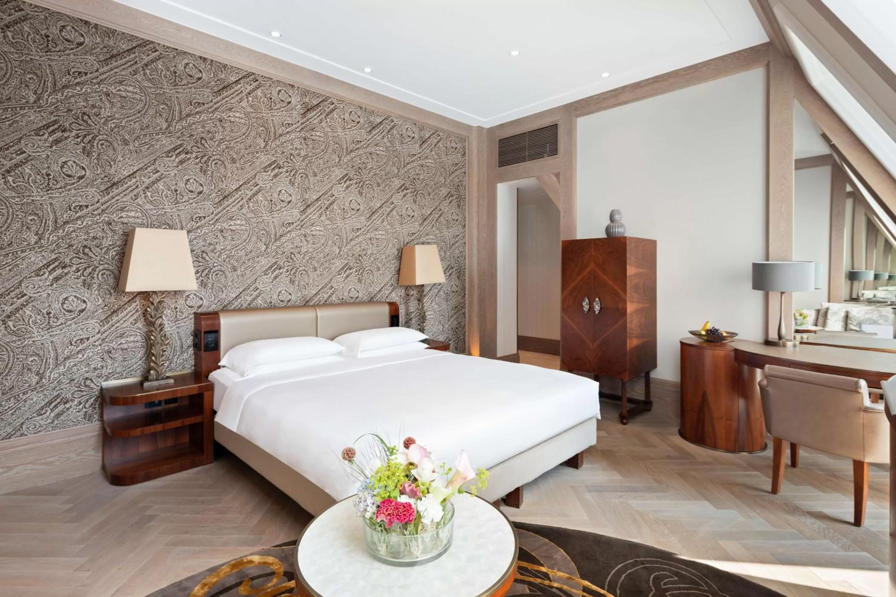 Photo of the whole room, Bed in Park Hyatt Vienna