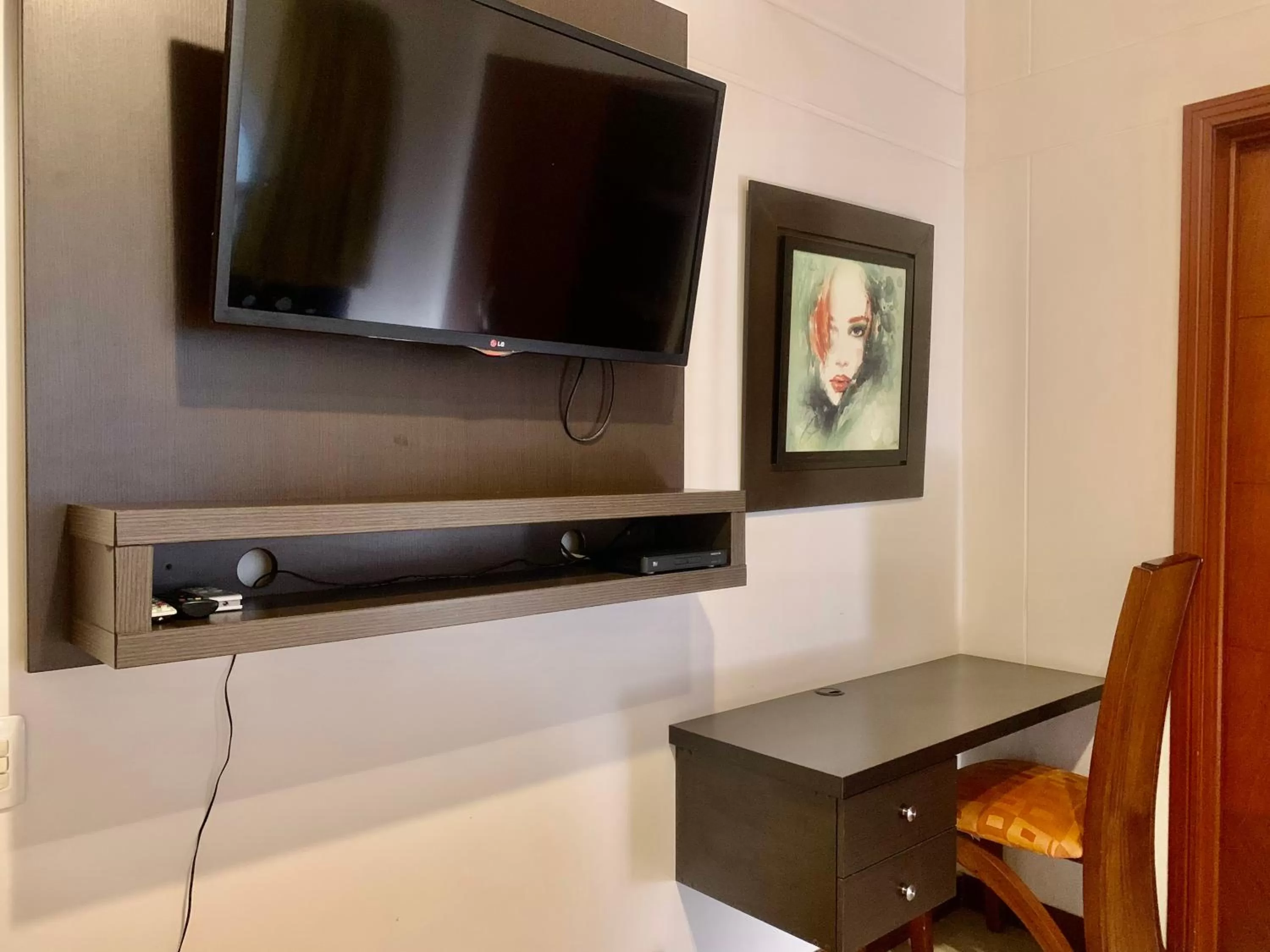 TV and multimedia in Serenity Suites Casa Boutique