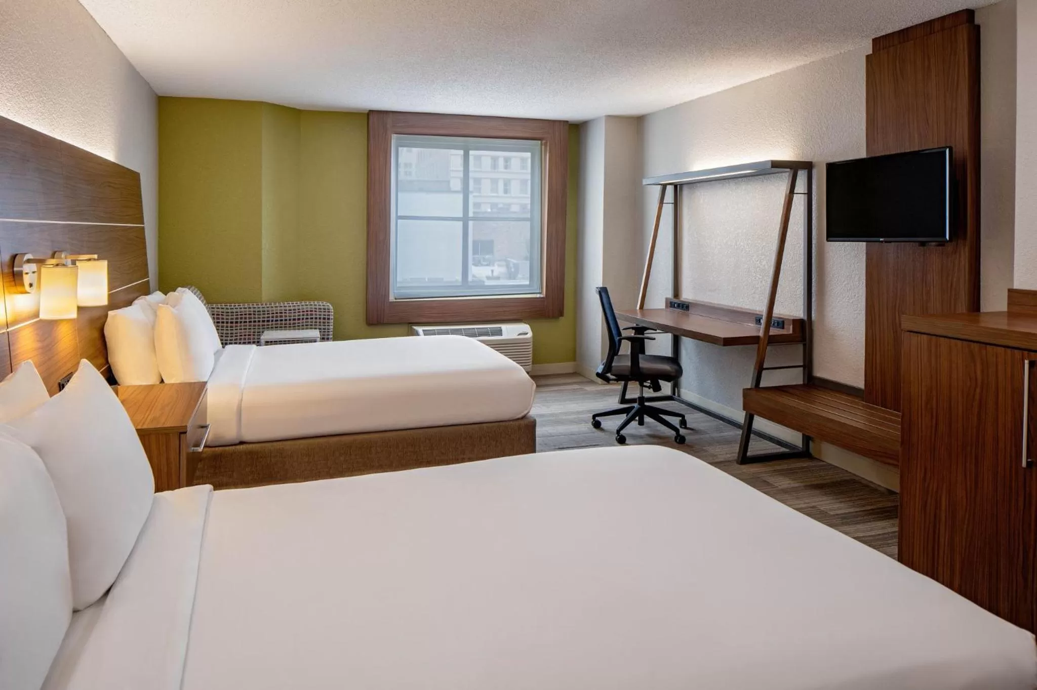 Photo of the whole room, Bed in Holiday Inn Express New Orleans Downtown by IHG