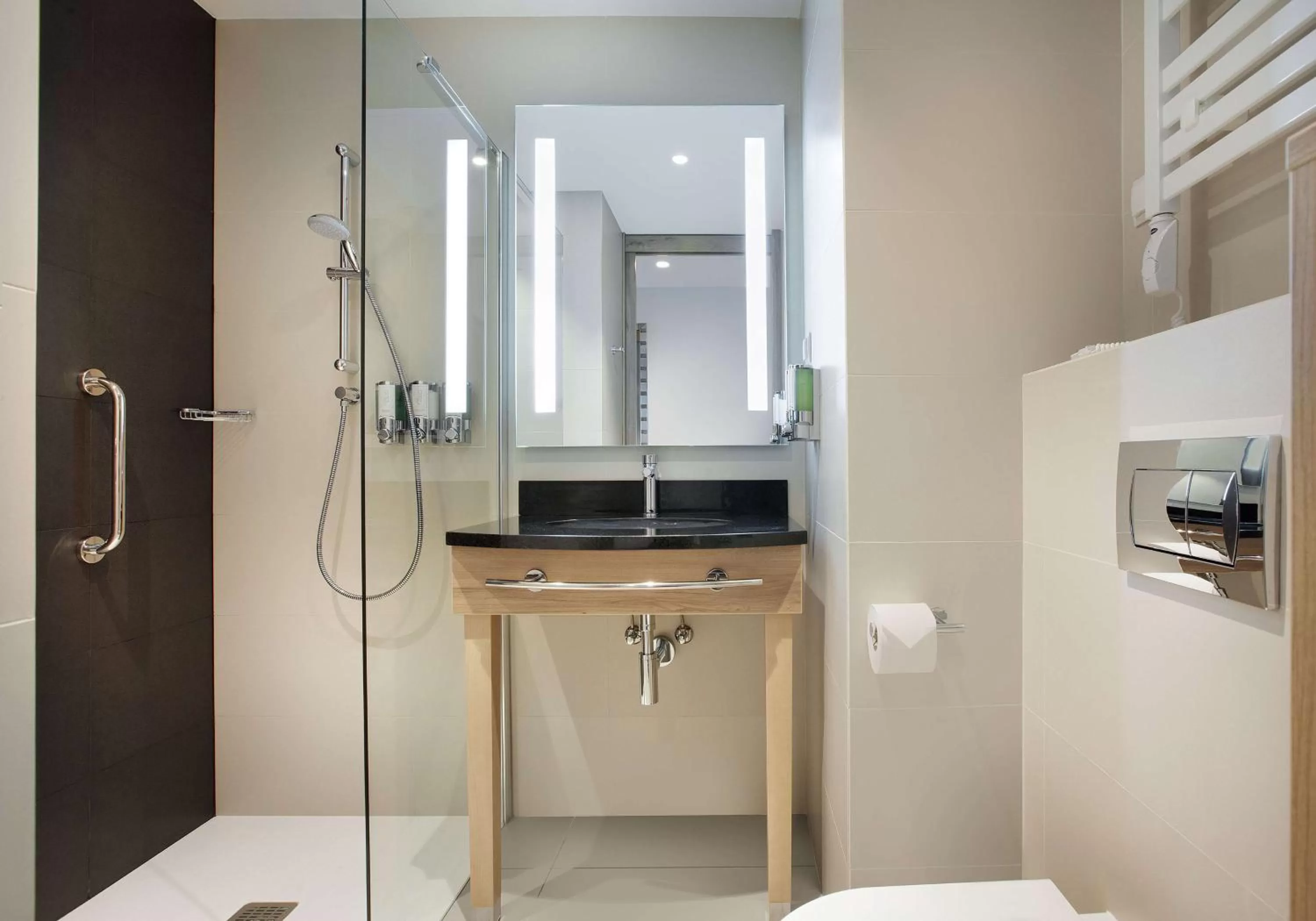 Bathroom in Hampton By Hilton Lublin