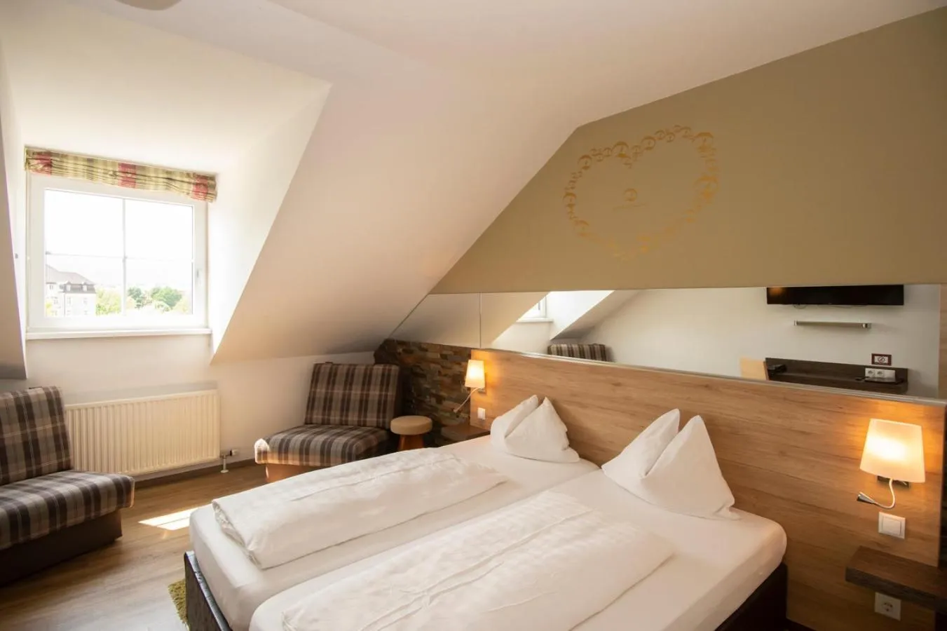 Bedroom, Bed in Dollinger