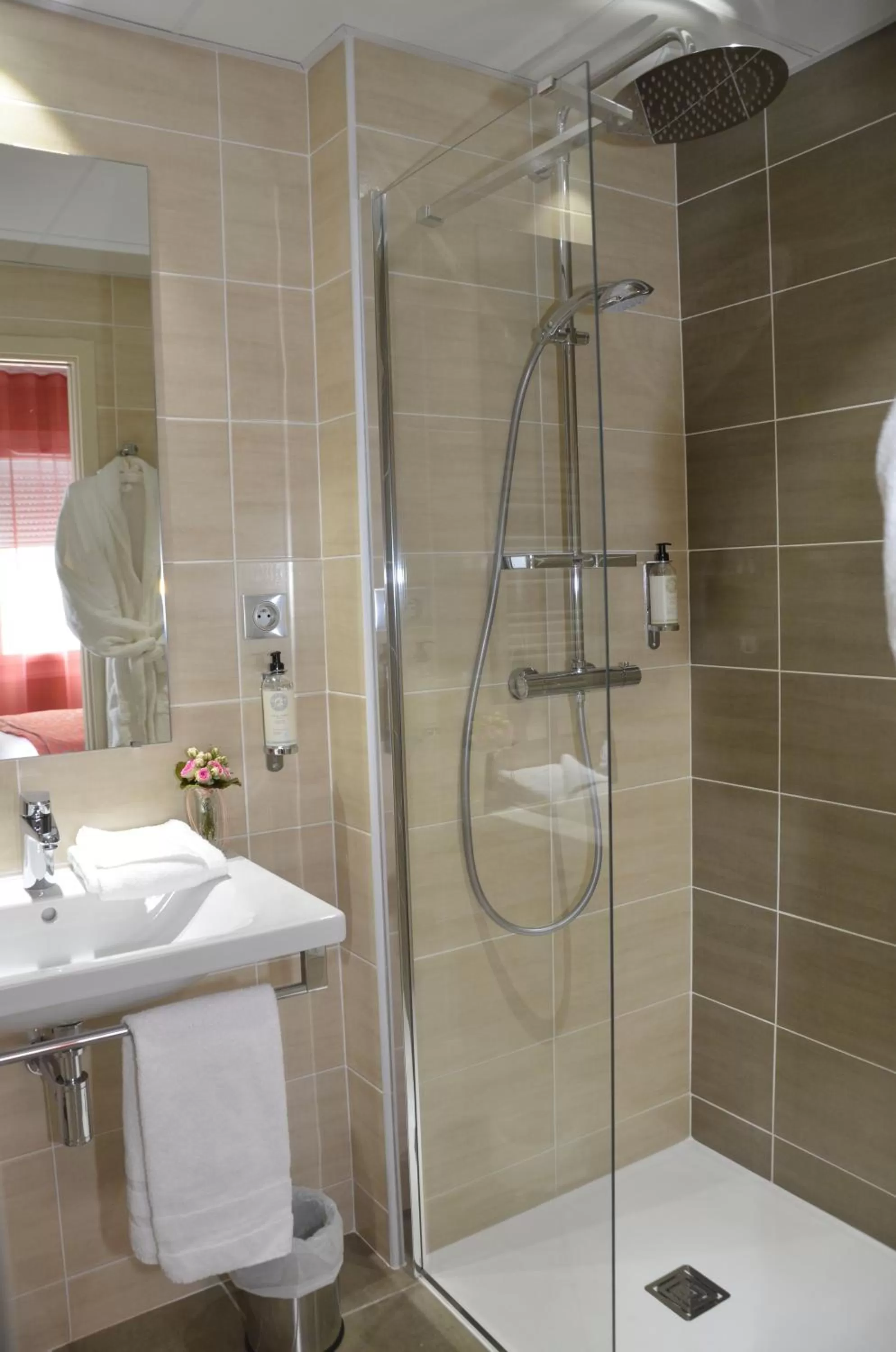 Bathroom in Best Western Plus Richelieu