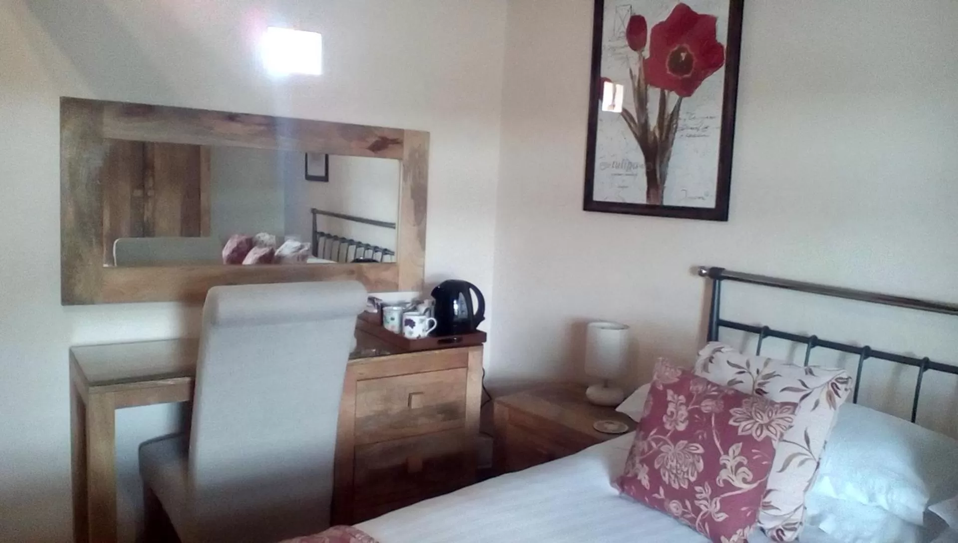 Bedroom, Bed in The Lincolnshire Poacher Inn