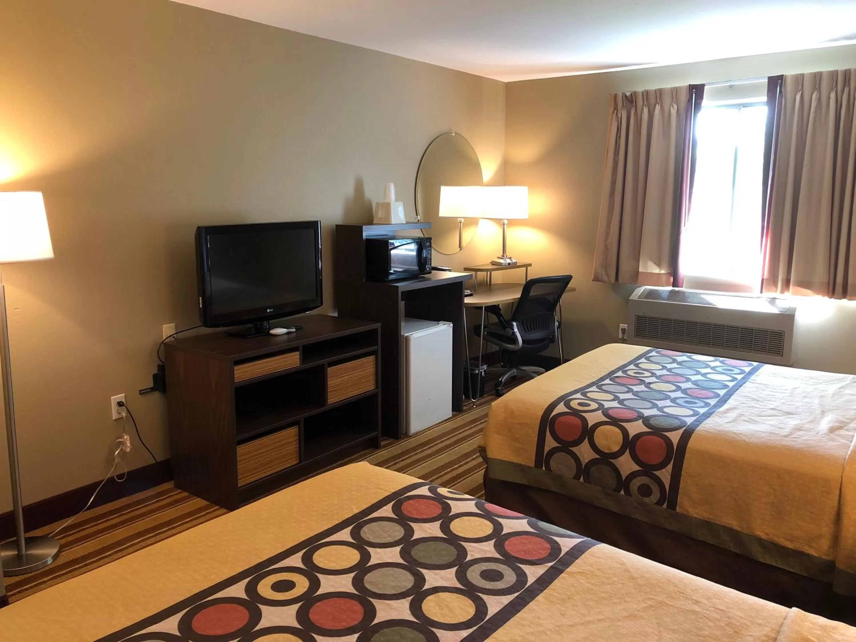 Bed in Super 8 by Wyndham S Jordan/Sandy/Slc Area