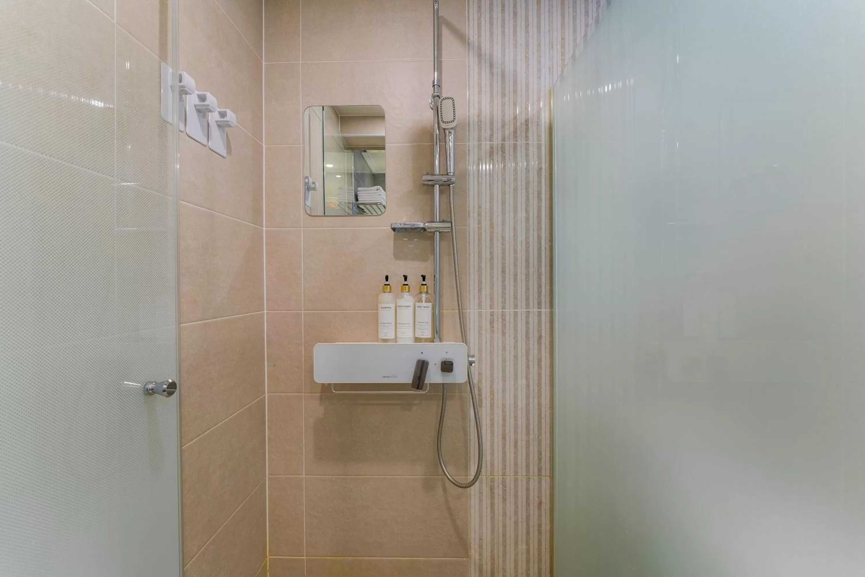Shower in Central Park Hotel Busan