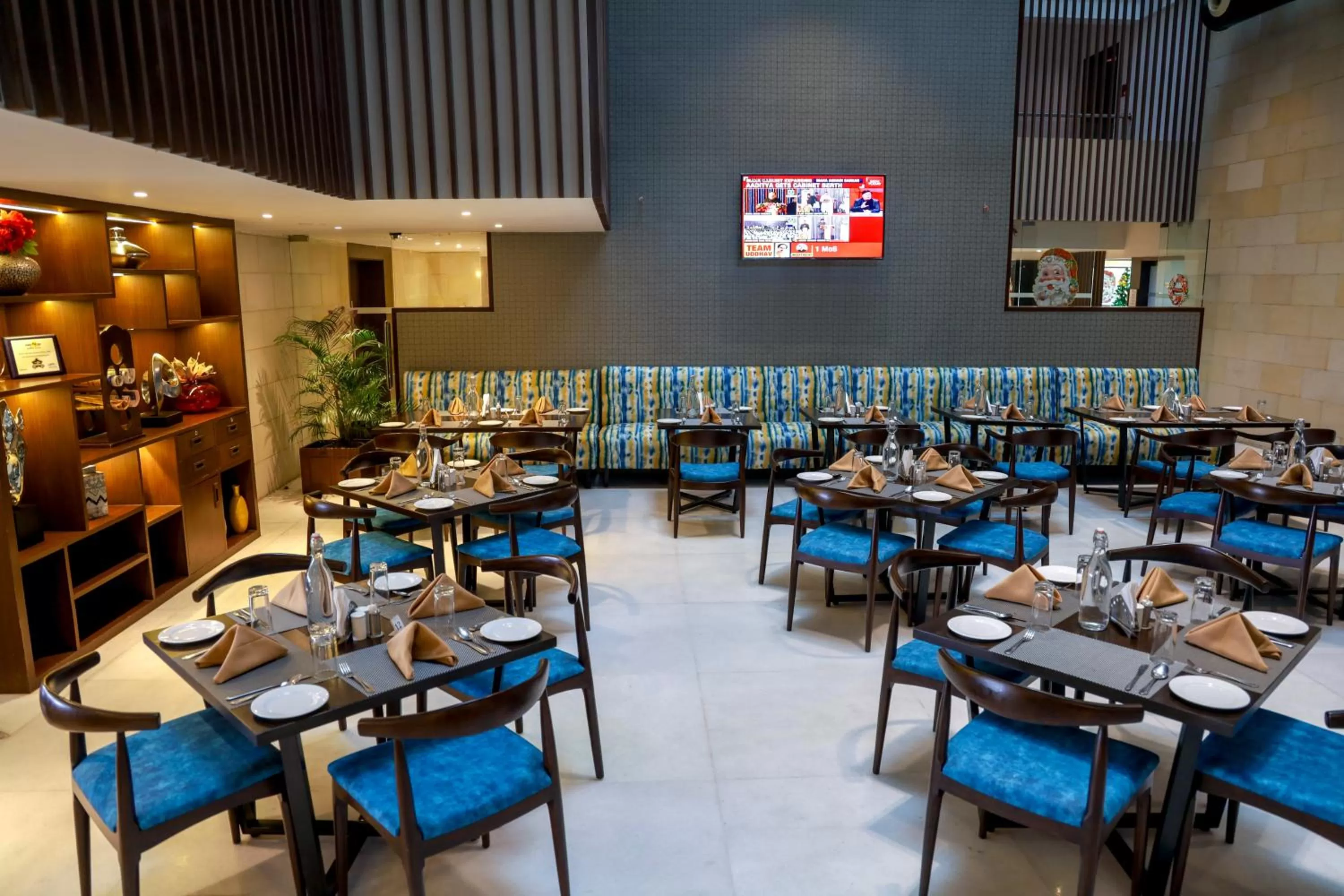 Restaurant/places to eat in Royal Orchid Golden Suites Pune