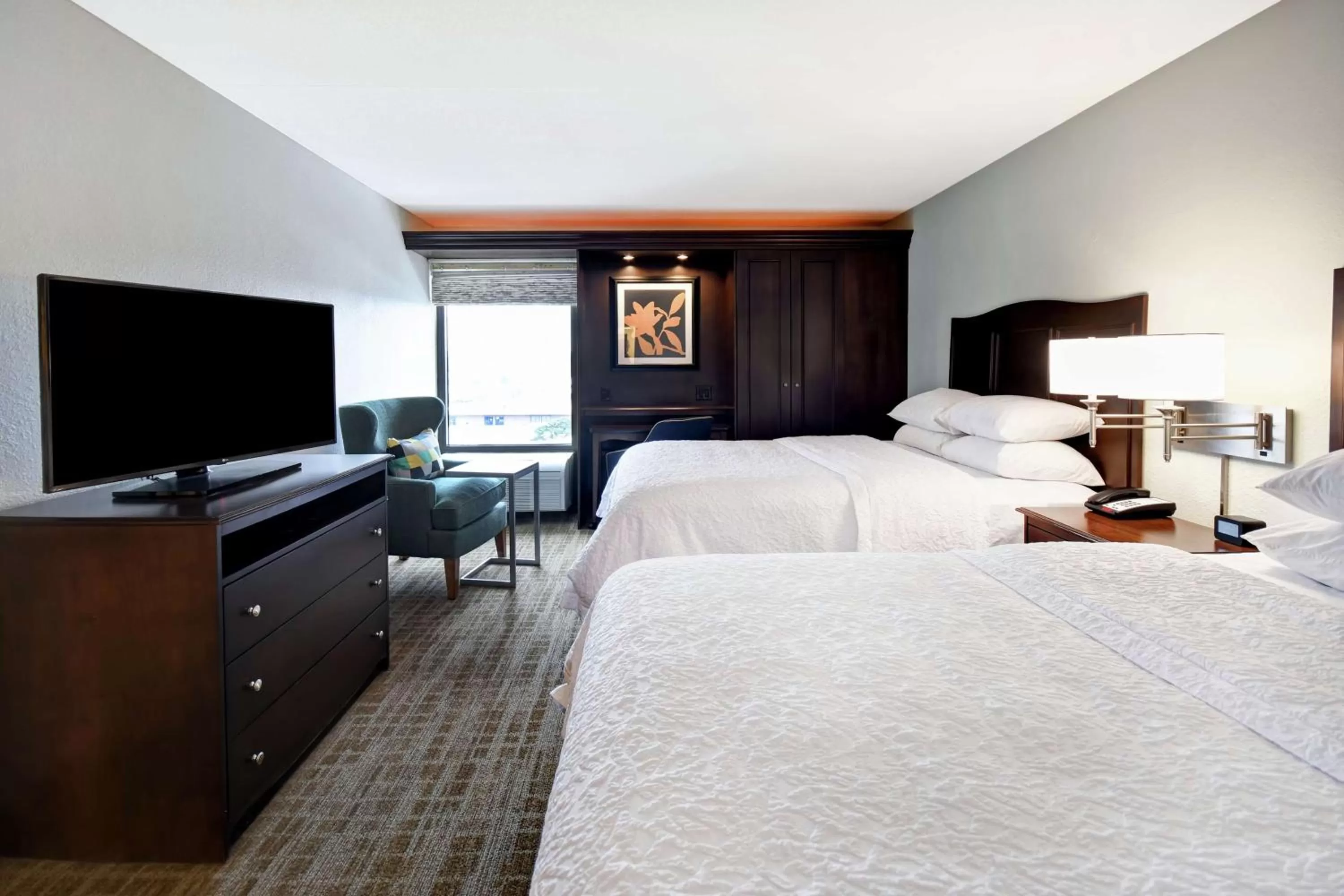 Bed in Hampton Inn Overland Park