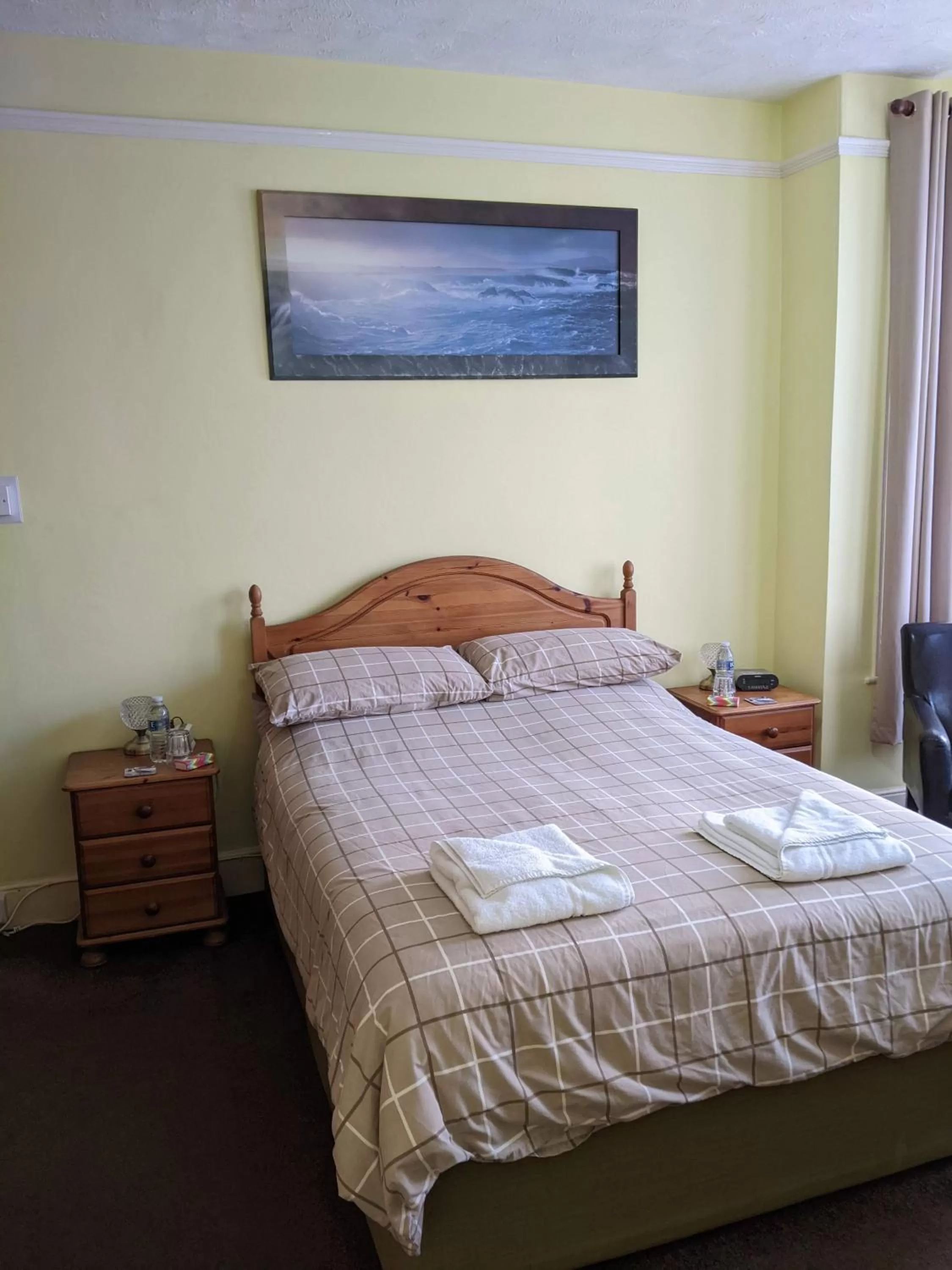 Bed in Kingswinford Guest House with Free Parking