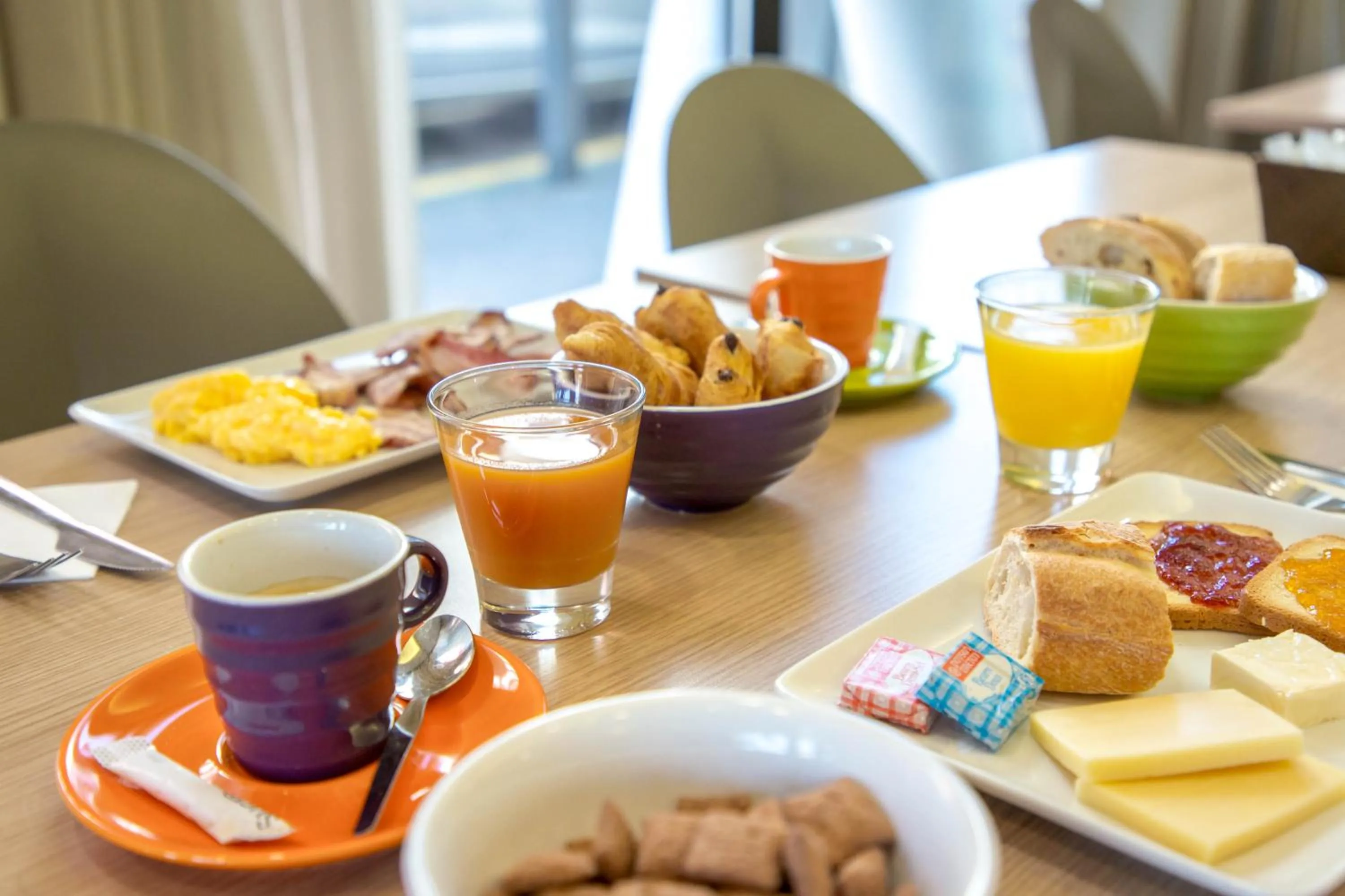 Buffet breakfast in B&B HOTEL Marseille Centre La Timone