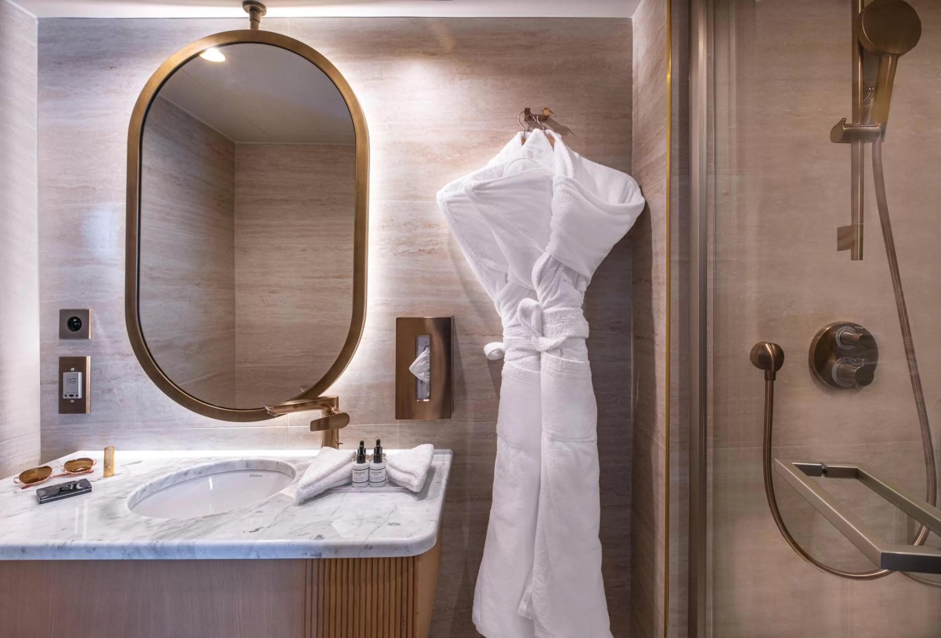 Bathroom in Hôtel Le Monna Lisa by Inwood Hotels