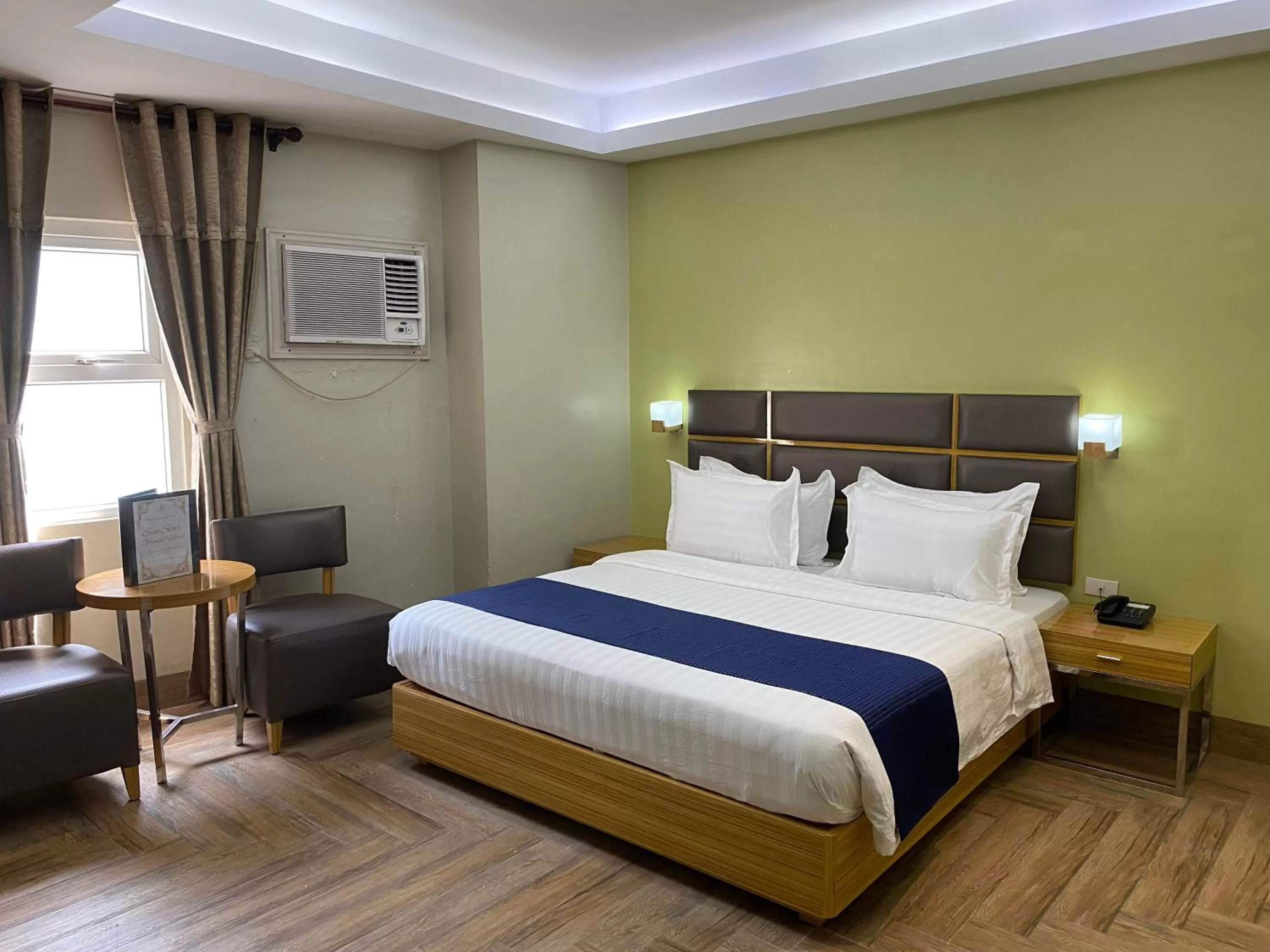 Seating area, Bed in Sun Star Grand Hotel