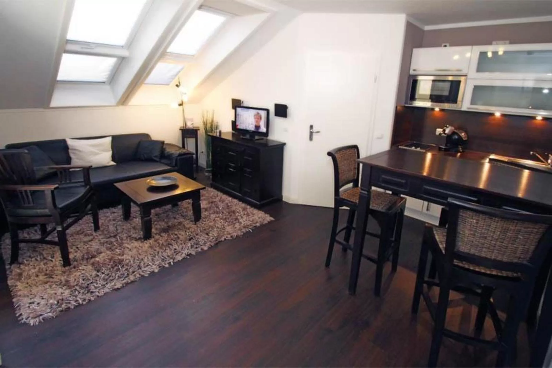 Living room, Dining Area in Yachthafenresidenz
