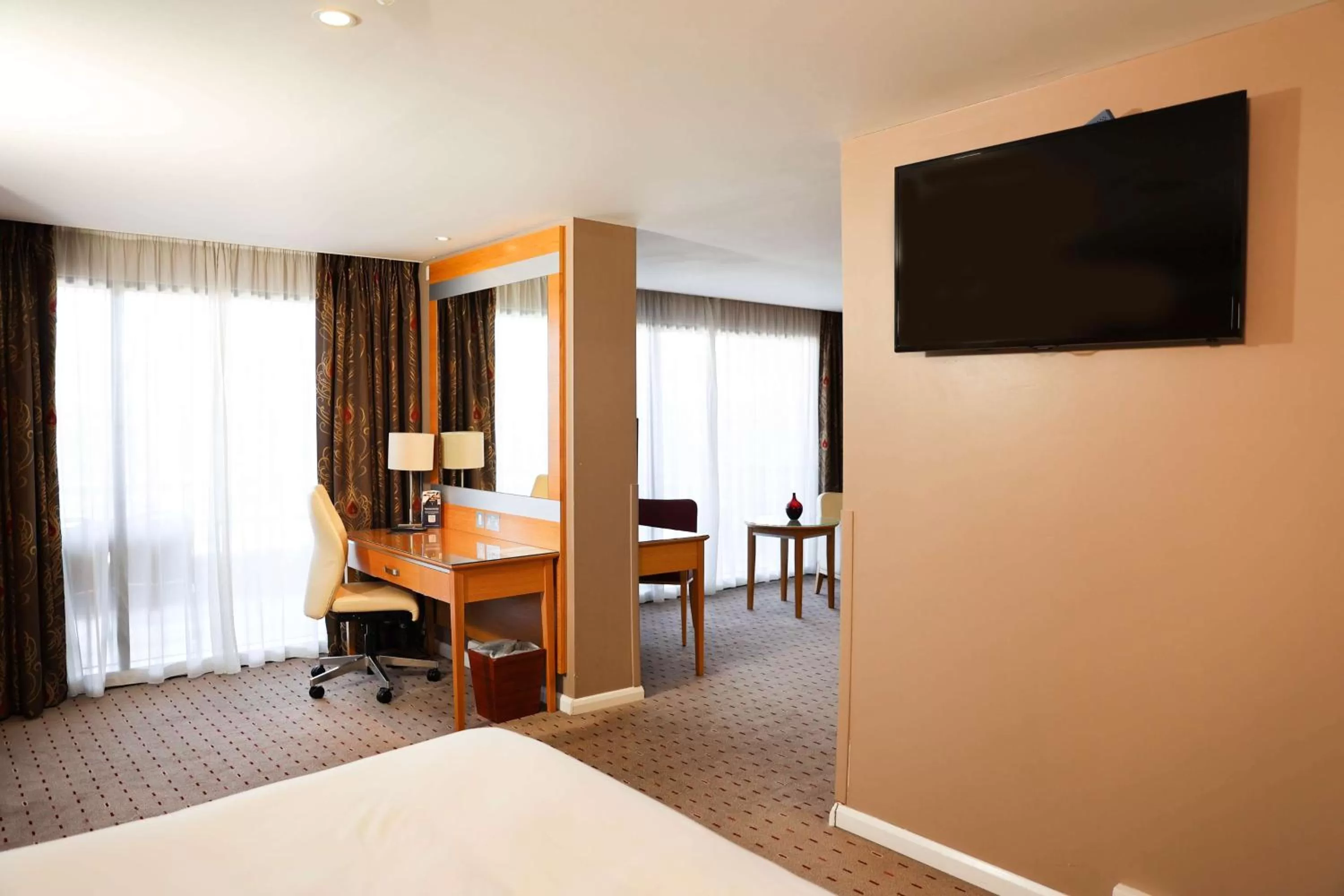 Bedroom, Bed in DoubleTree By Hilton Milton Keynes