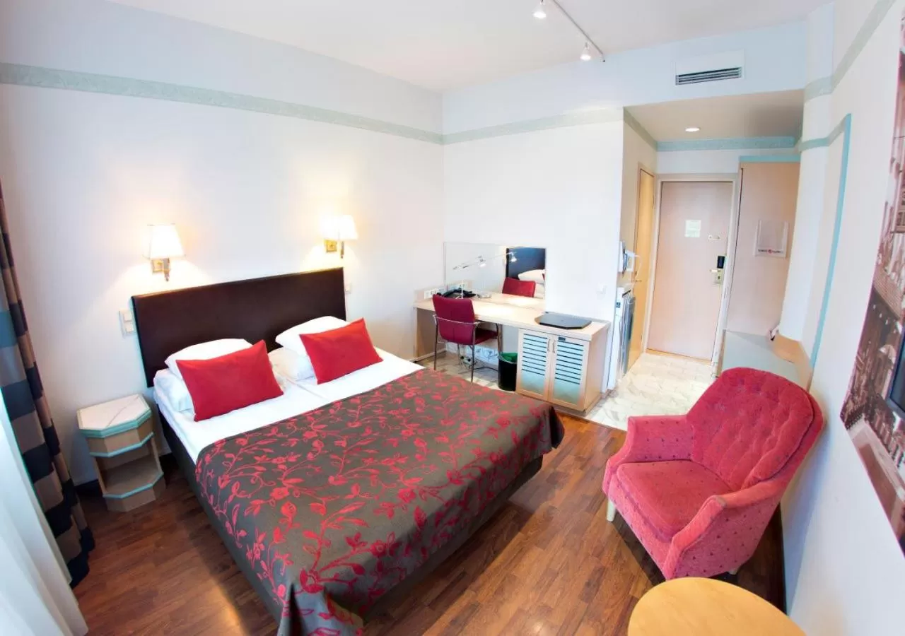 Photo of the whole room, Bed in Original Sokos Hotel Alexandra Jyväskylä