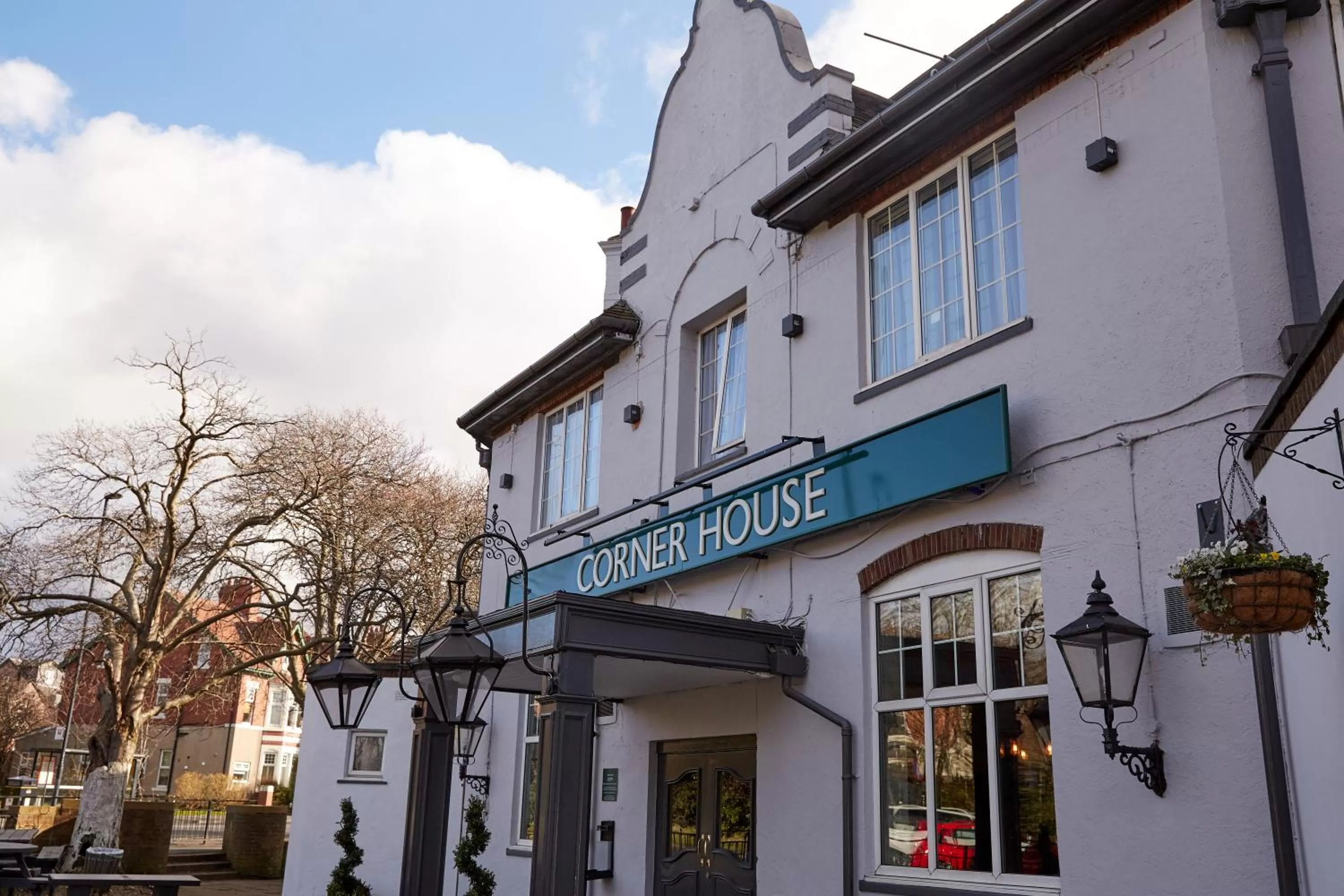 Facade/entrance in Corner House Inn by Greene King Inns