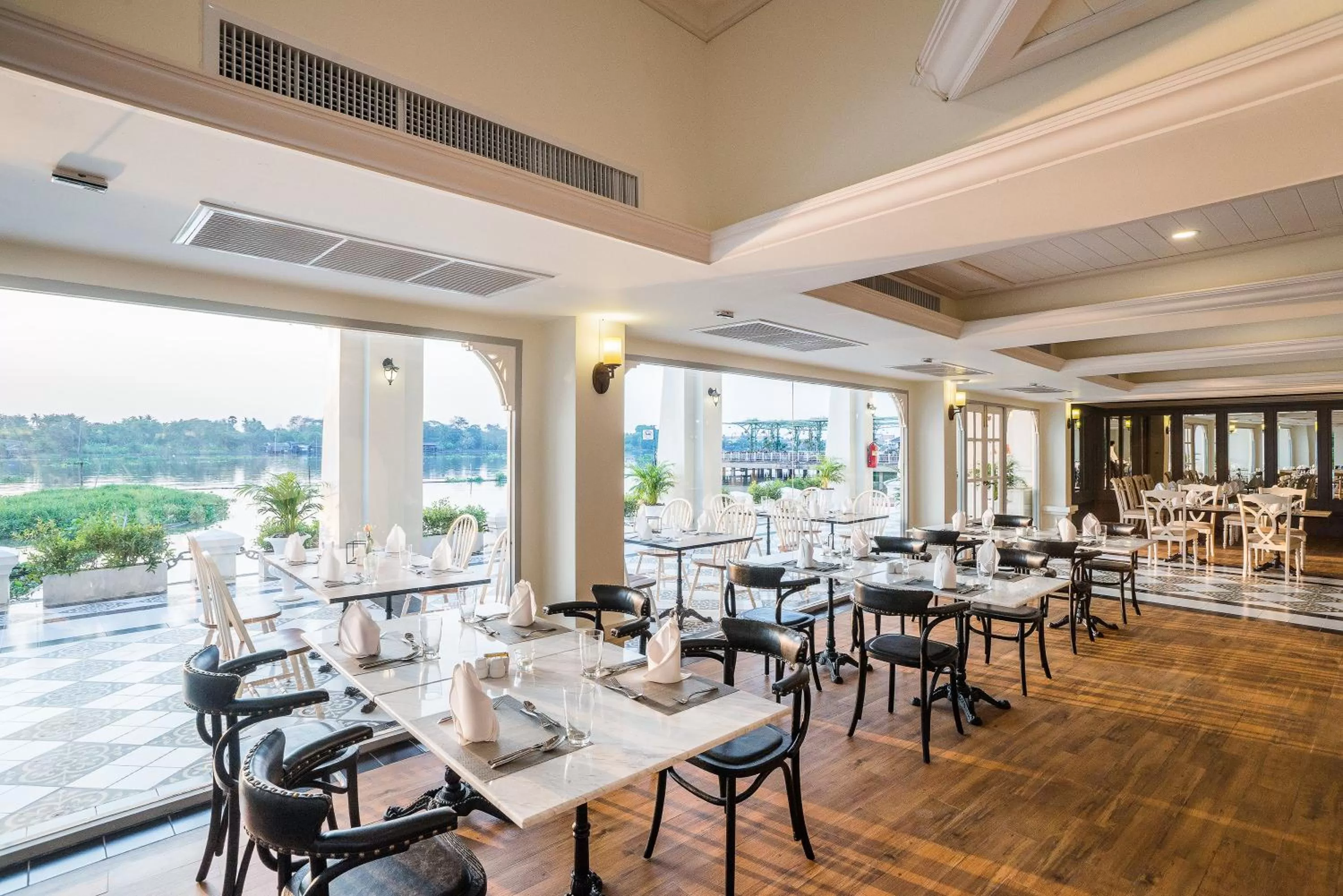 Restaurant/places to eat in Kalanan Riverside Resort