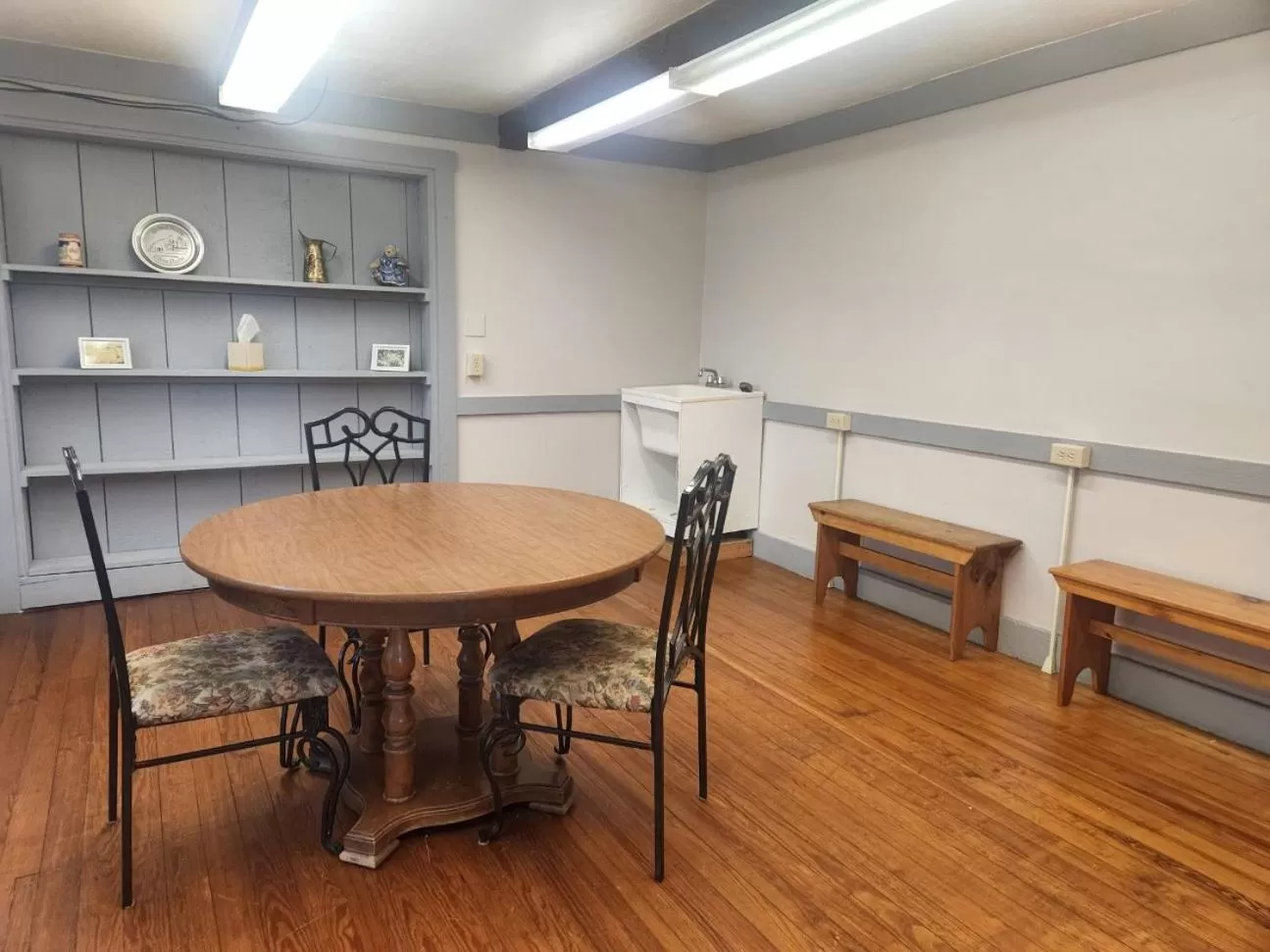 Kitchen or kitchenette in Spruce Lane Lodge and Cottages