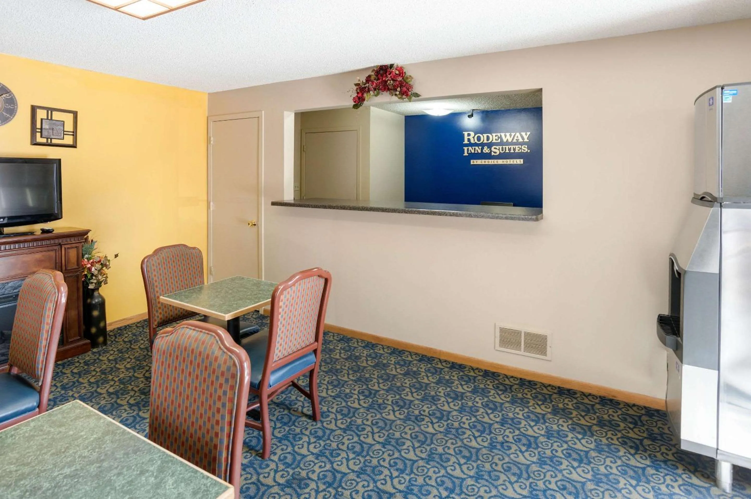 Lobby or reception in Rodeway Inn & Suites