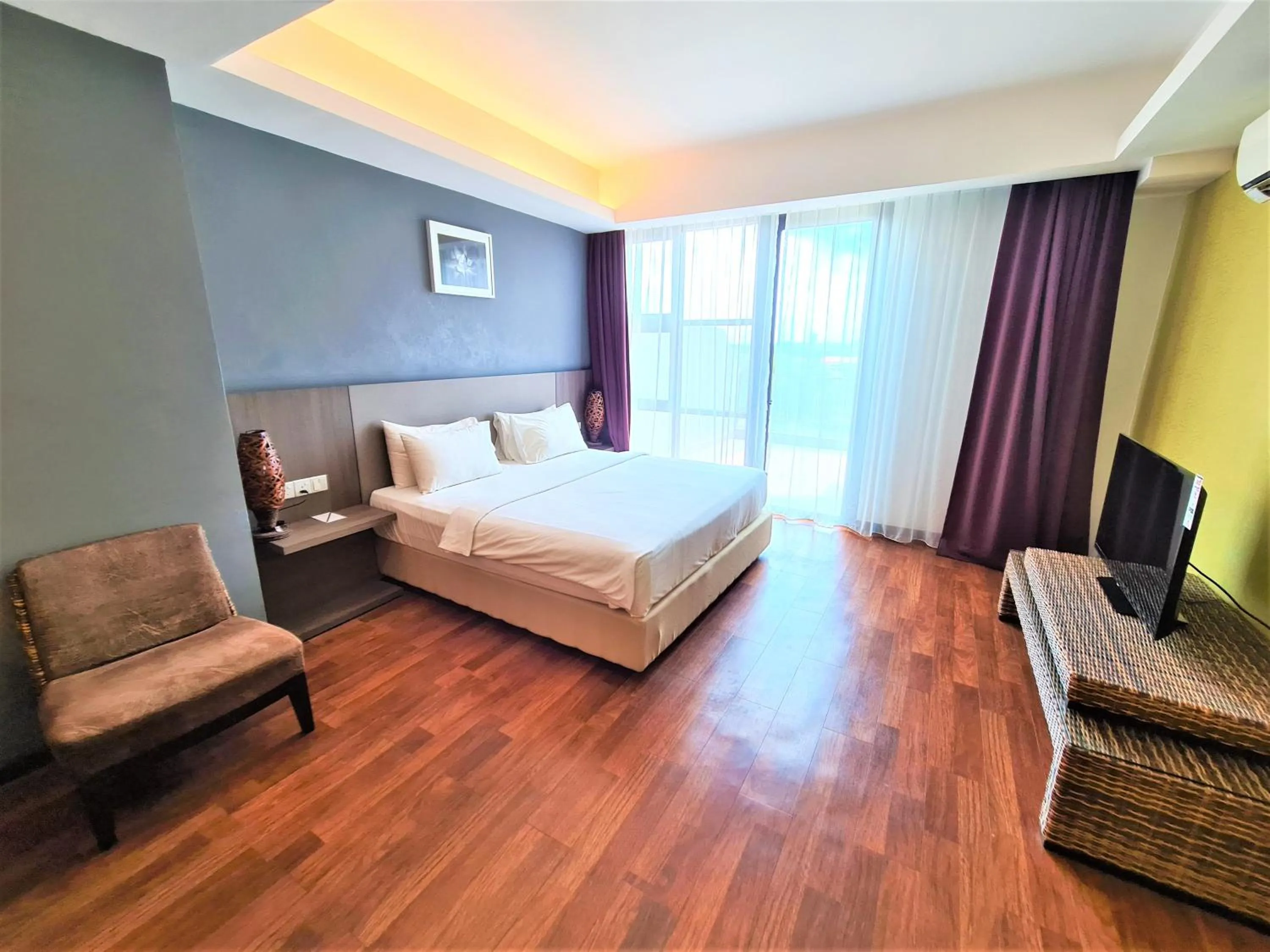 Bedroom, Bed in Nexus Regency Suites & Hotel