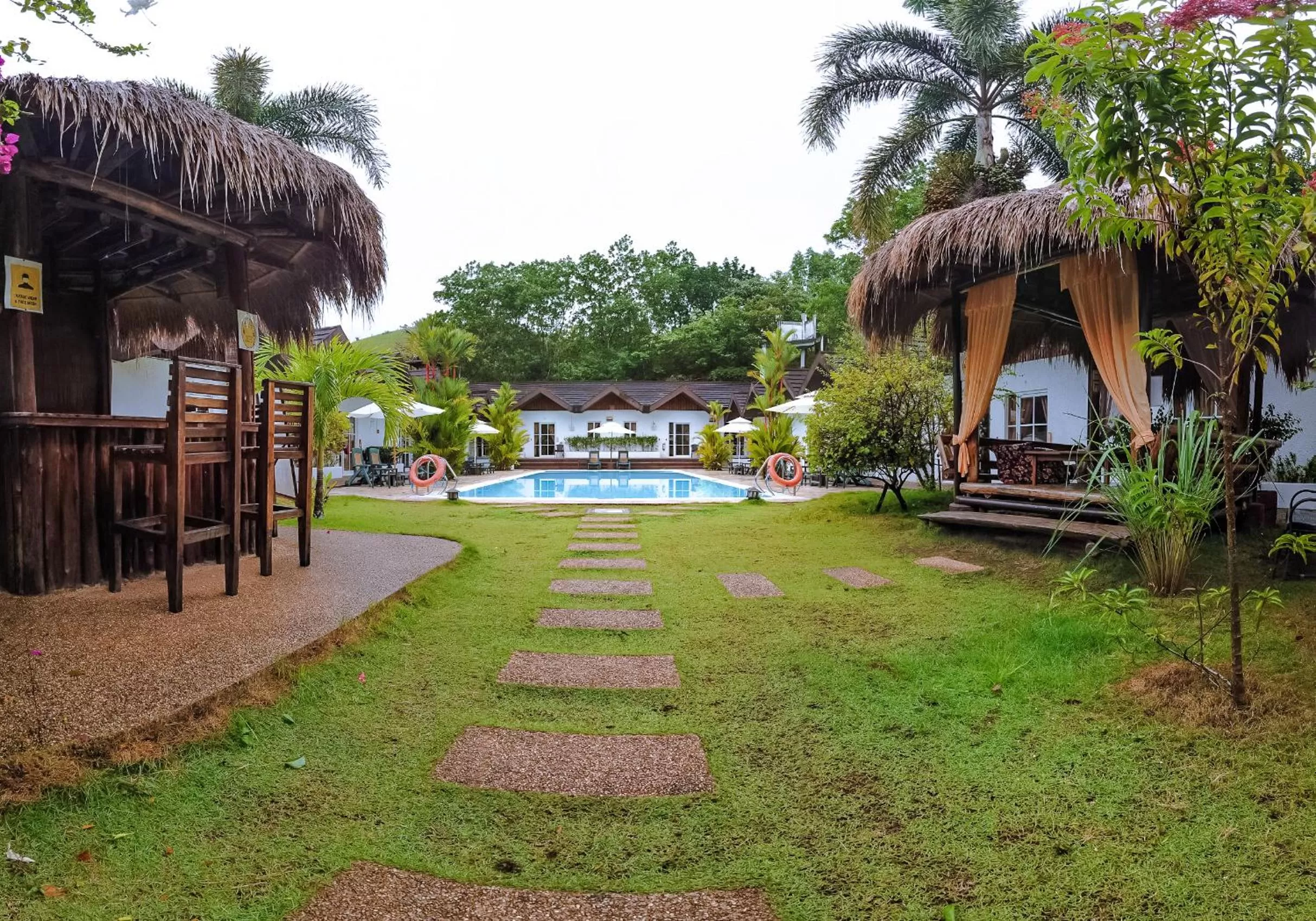 Swimming Pool in Sunz en Coron Resort