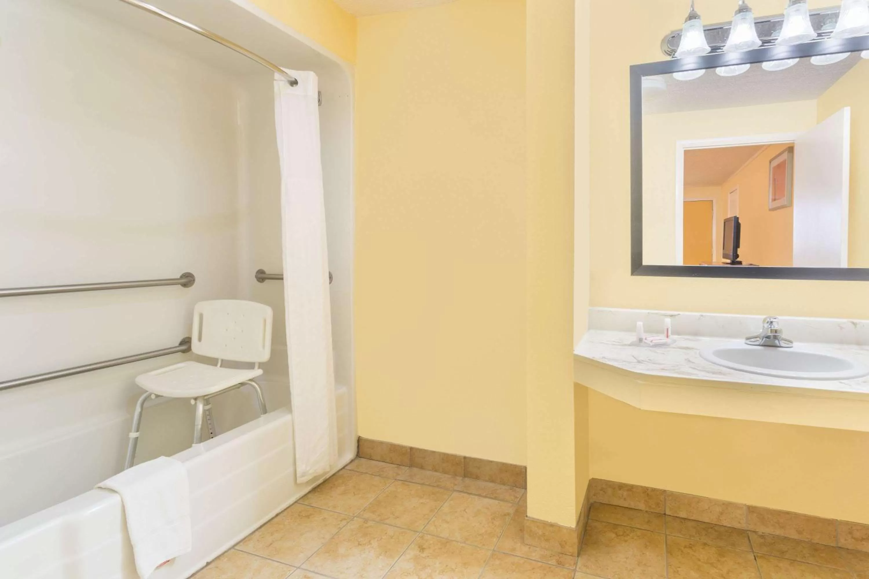 Bathroom in Alamo Inn