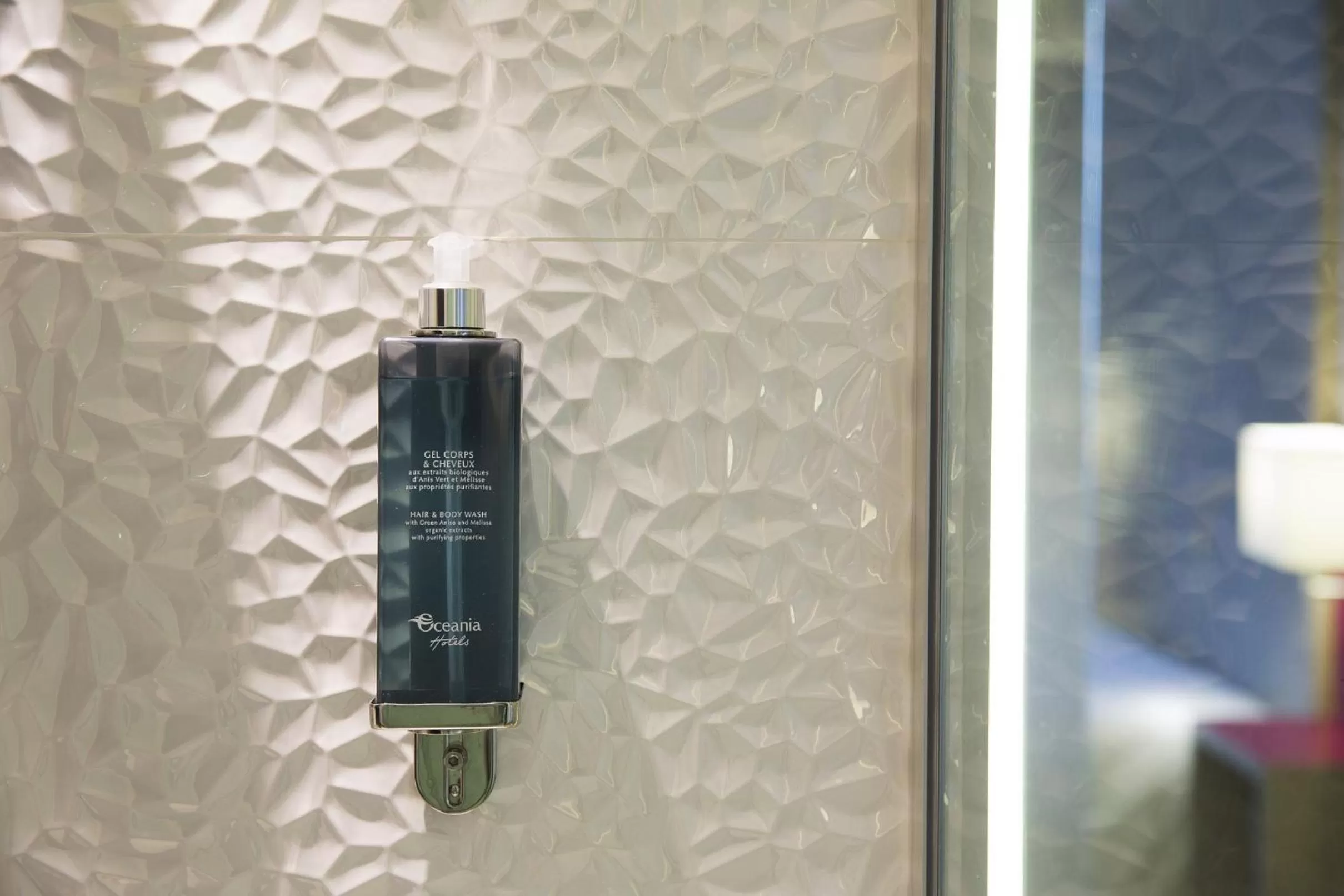 Bathroom in Oceania l'Hôtel de France Nantes