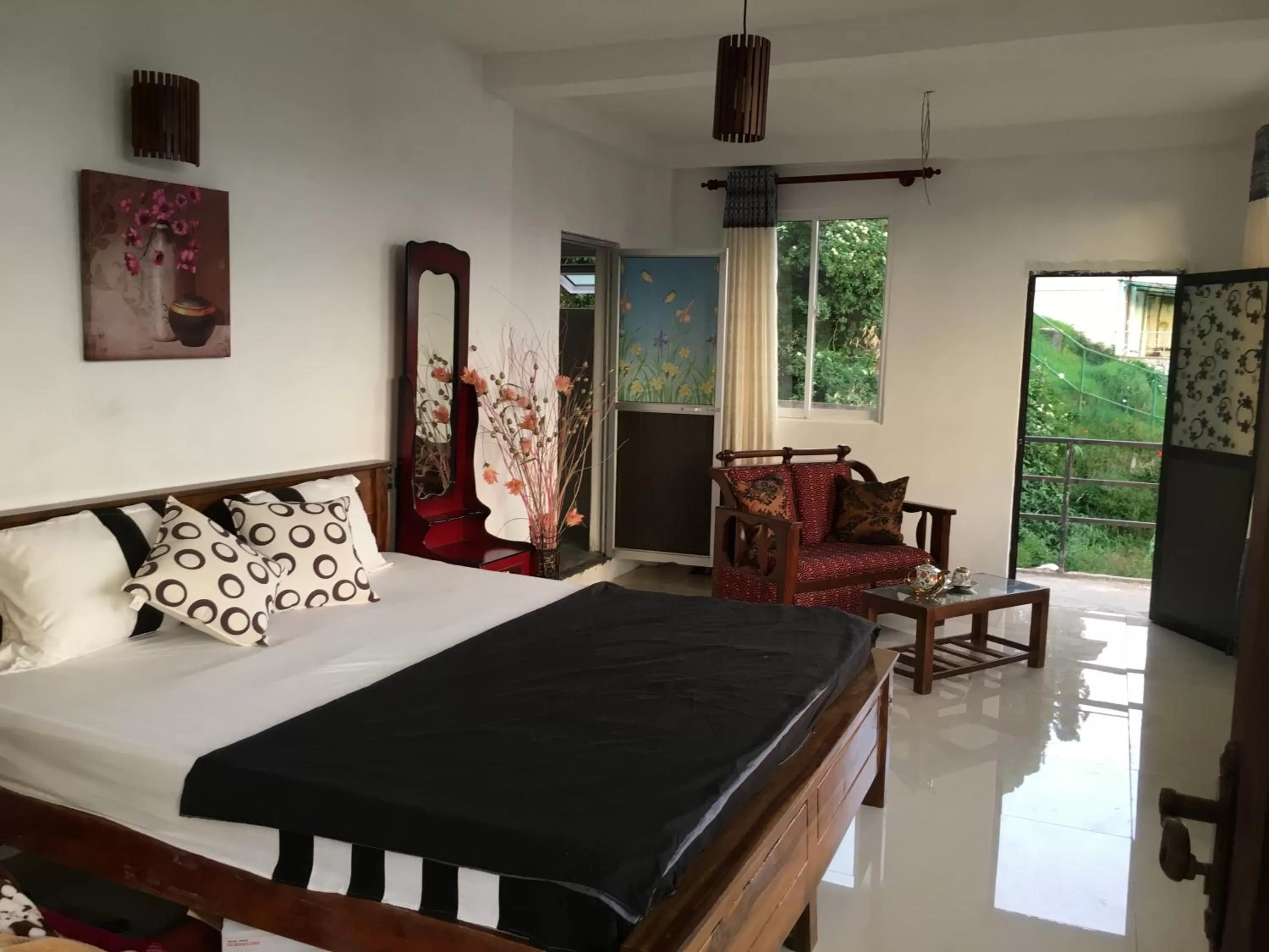 Bed in Golden King Guest