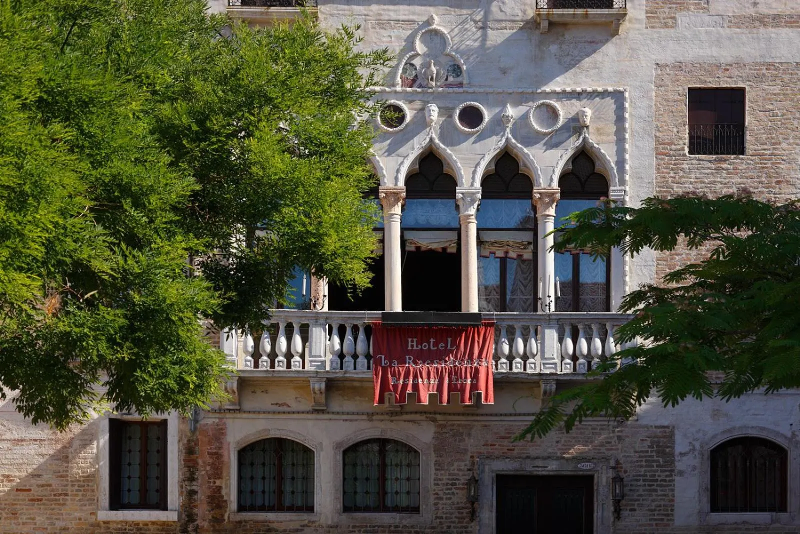 Facade/entrance in Hotel La Residenza