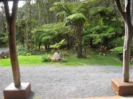 Patio, Garden in Aloha Crater Lodge