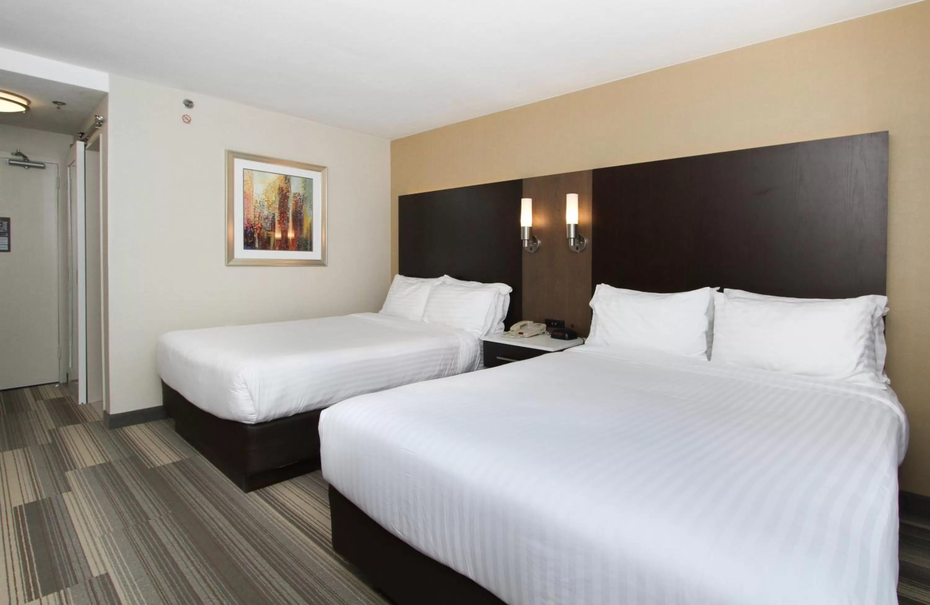 Photo of the whole room, Bed in Holiday Inn Express - Downtown San Diego by IHG
