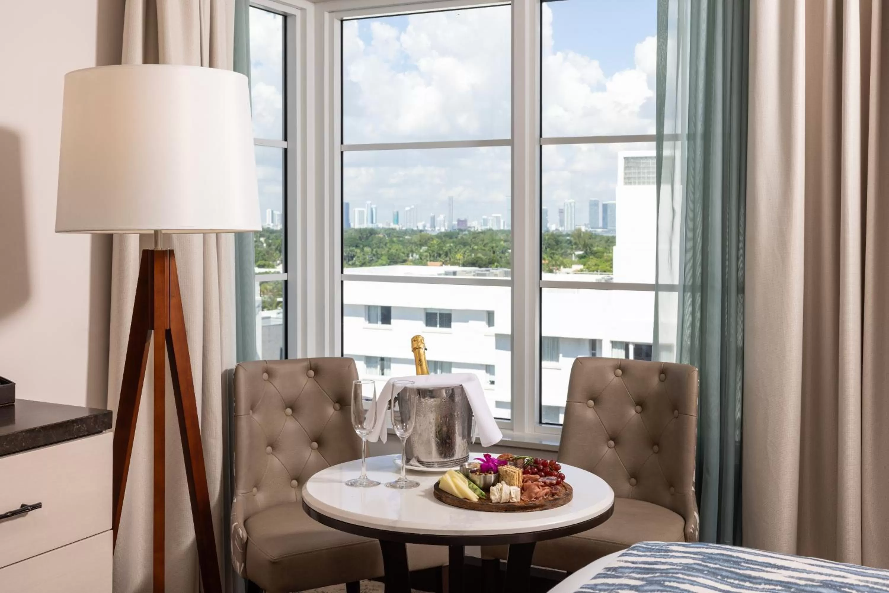 Living room in The Palms Hotel & Spa