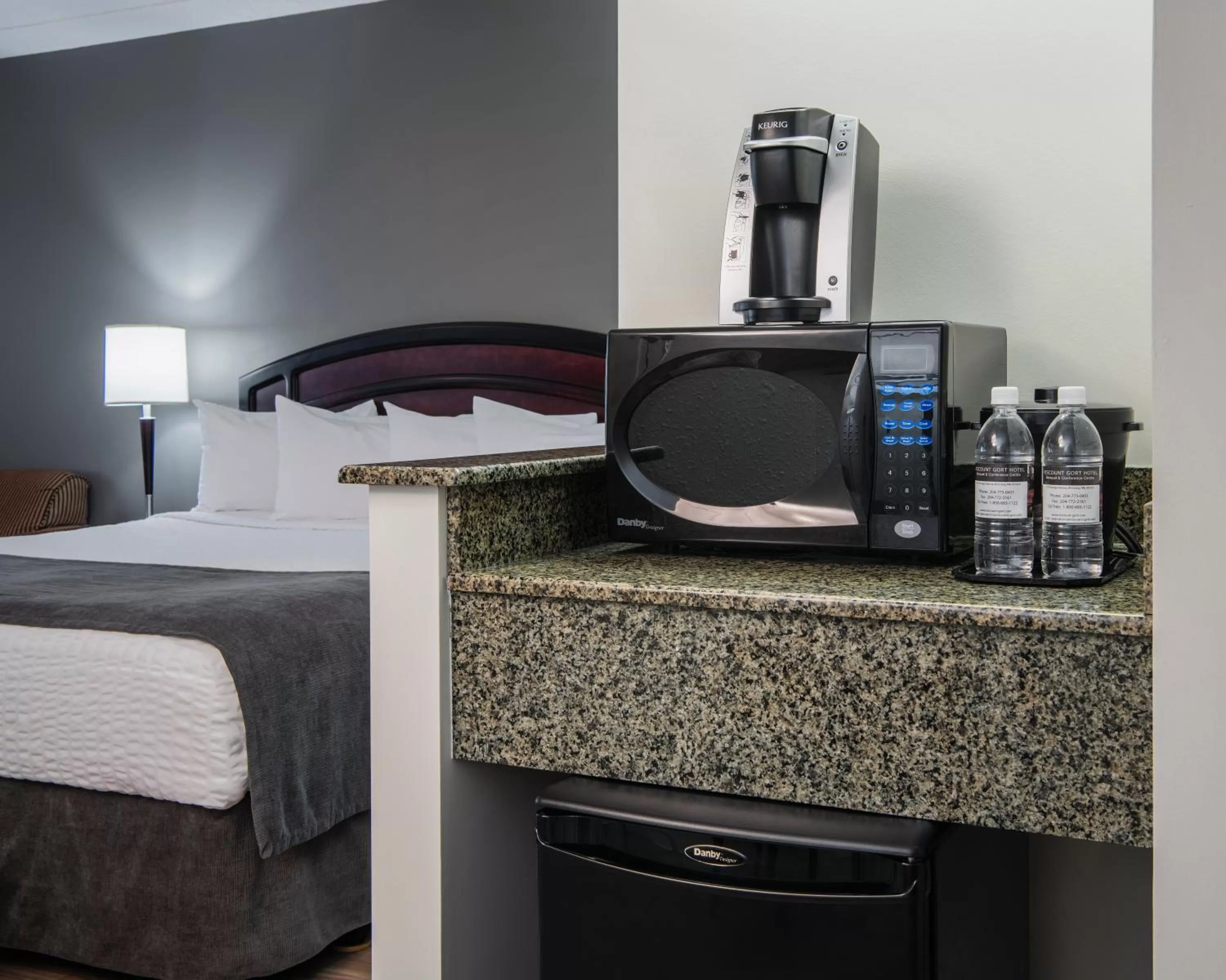 Coffee/tea facilities, Bed in Viscount Gort Hotel, Banquet & Conference Centre