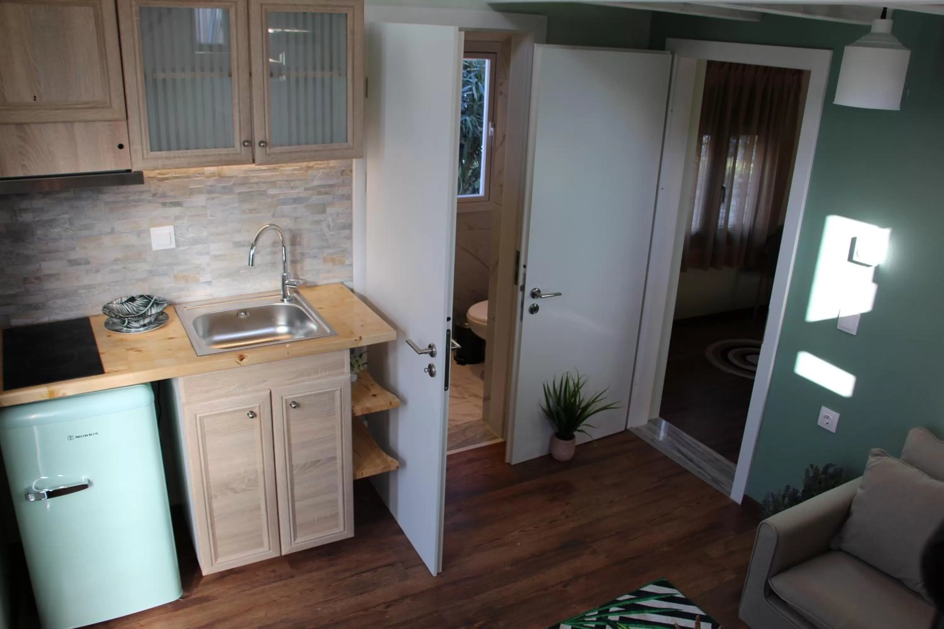 Lamprini's Deluxe Studios