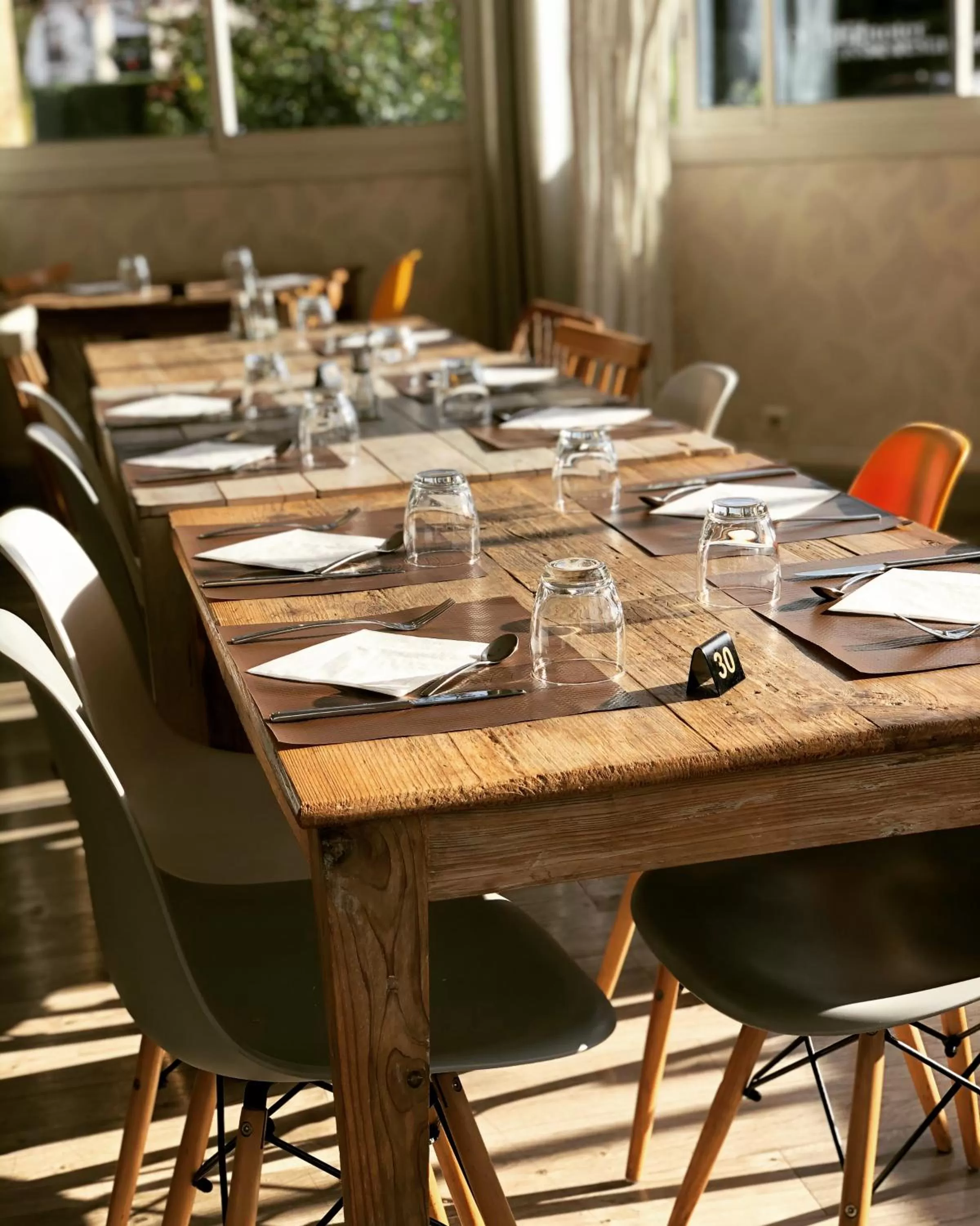 Restaurant/places to eat in Kyriad Lyon Est - Bron Eurexpo Le Cottage