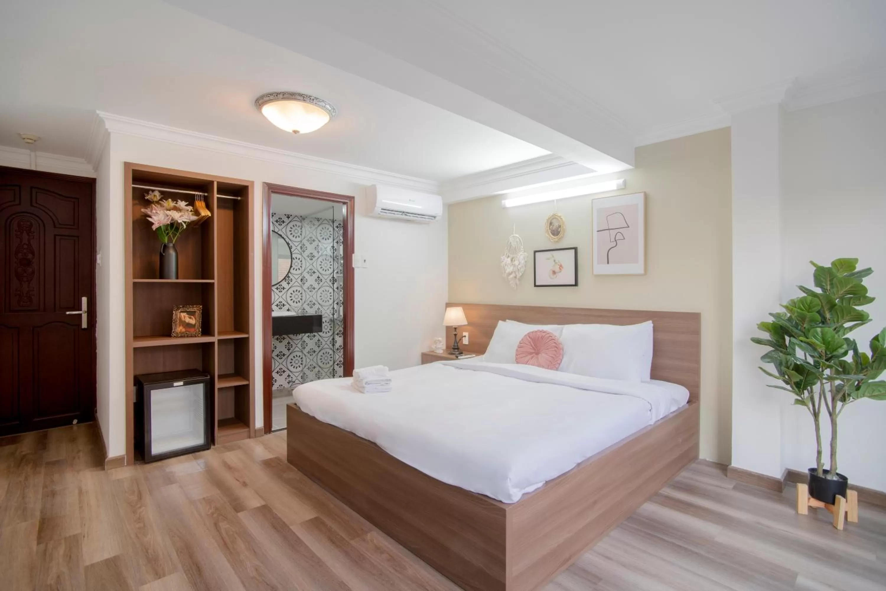 Bed in SAZI BEN THANH Hotel HCM