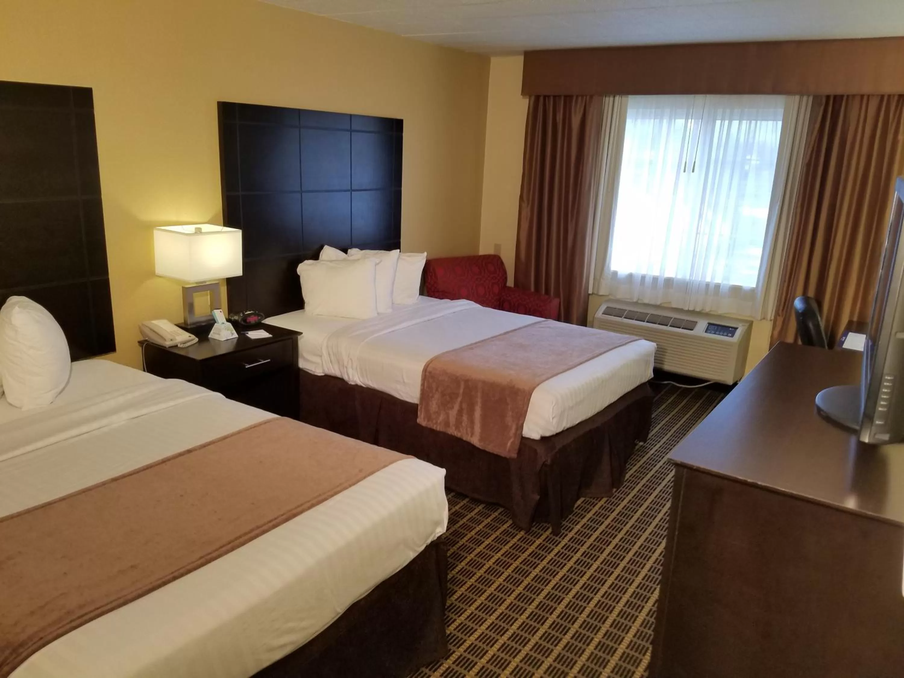 Bedroom in Quality Inn & Suites Morgantown - University Area