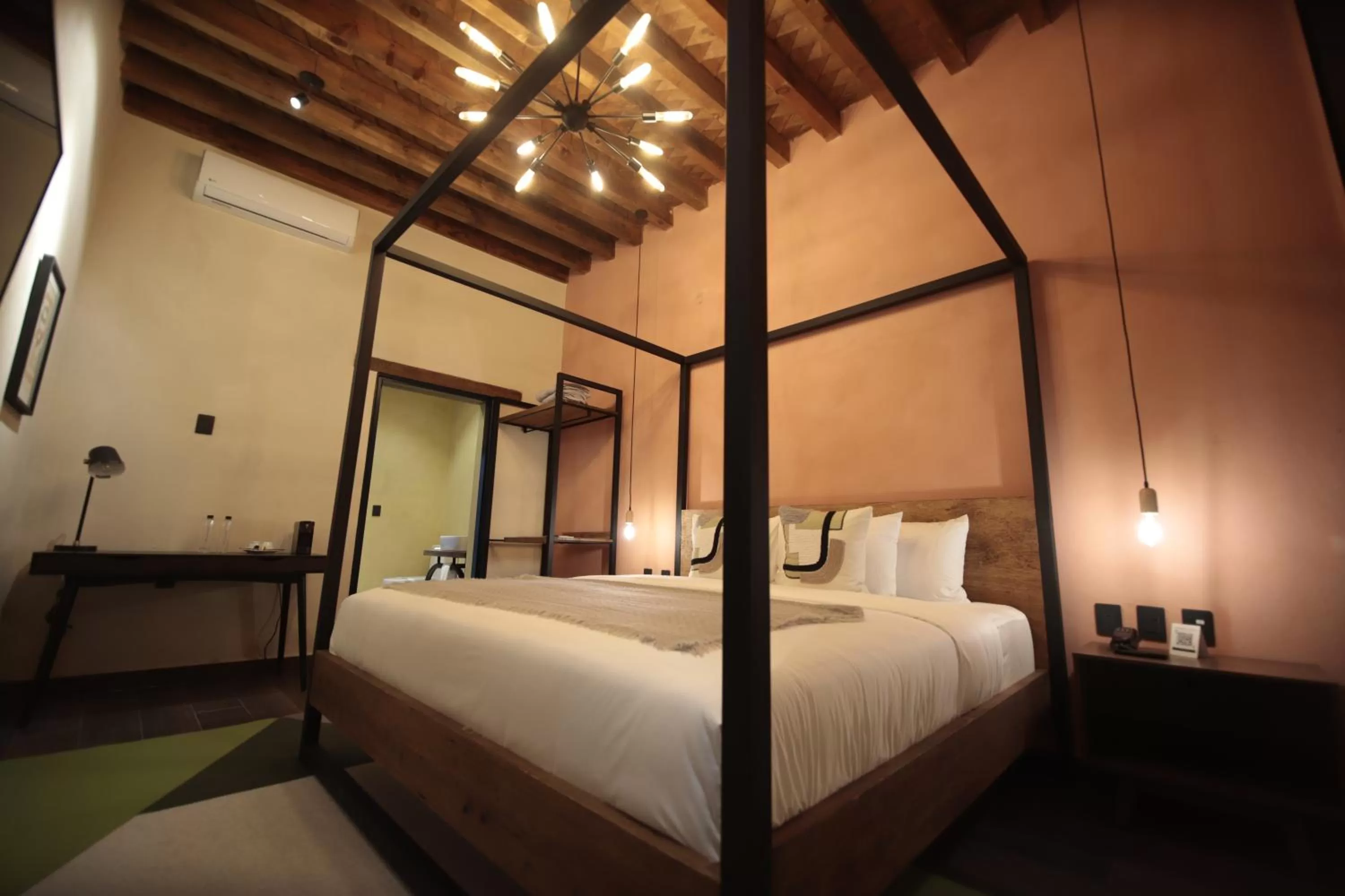 Bed in Antigua Trece Hotel Fusión & SPA