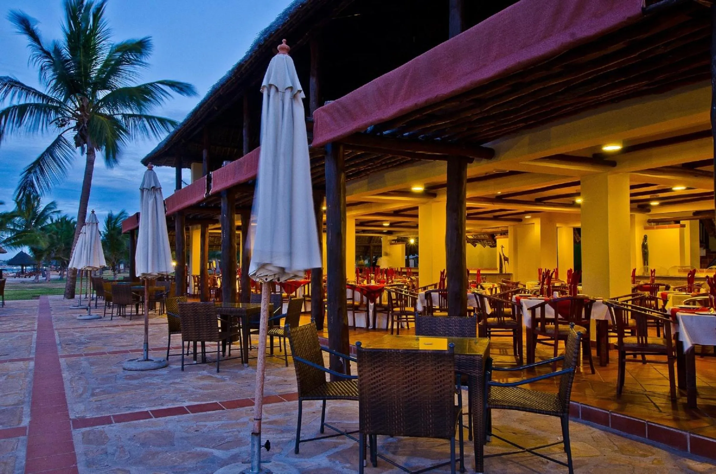 Restaurant/places to eat in White Sands Hotel
